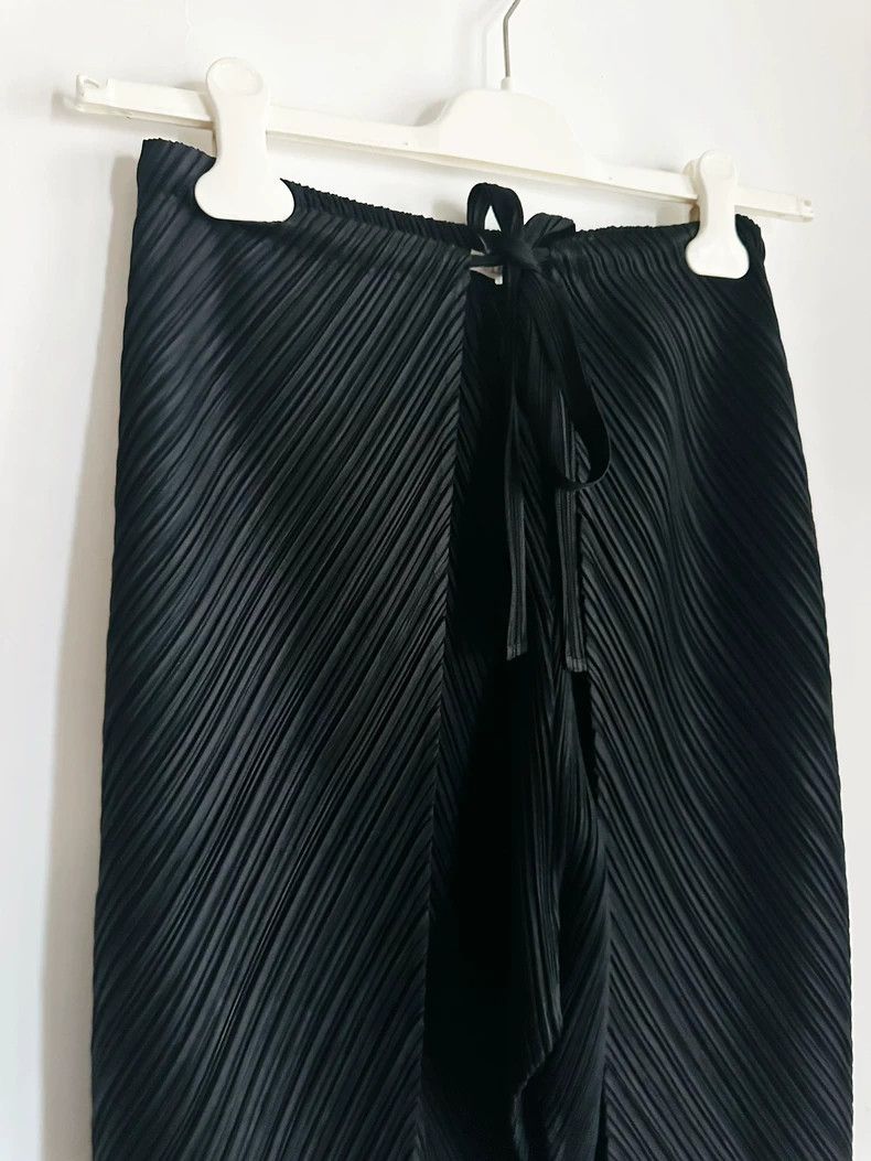 Issey Miyake Issey Miyake size:1 Black pleated culottes Size 42" / US 20 - 3 Thumbnail
