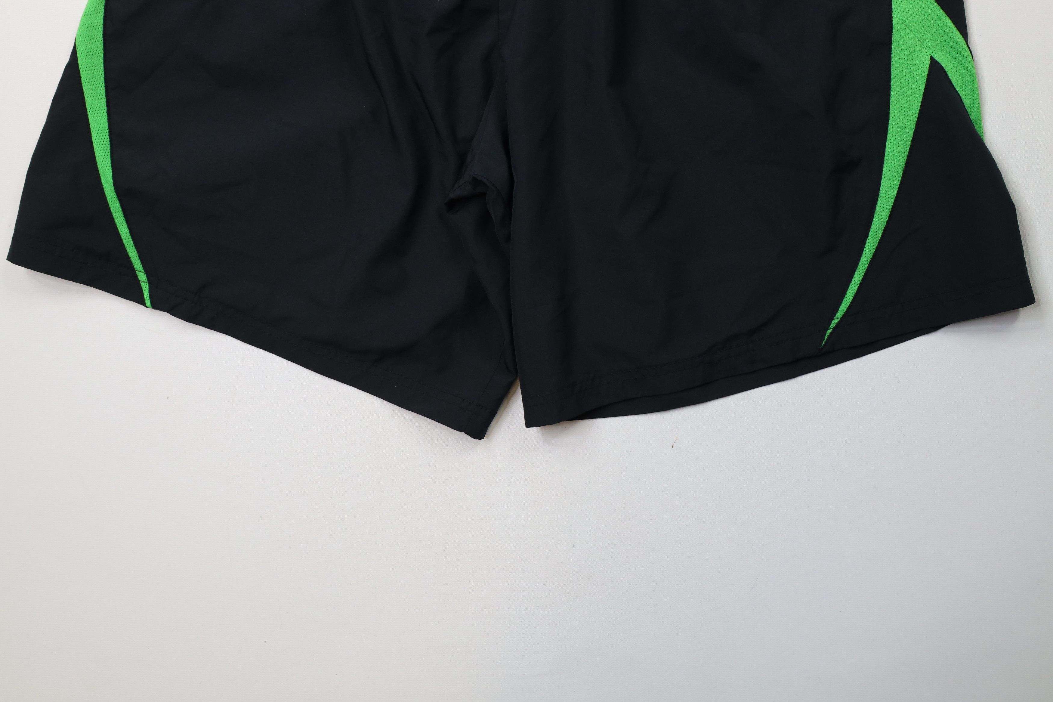 Champion × Vintage Vintage 90s Champion Classic Logo Running Soccer Shorts Size US 34 / EU 50 - 4 Thumbnail