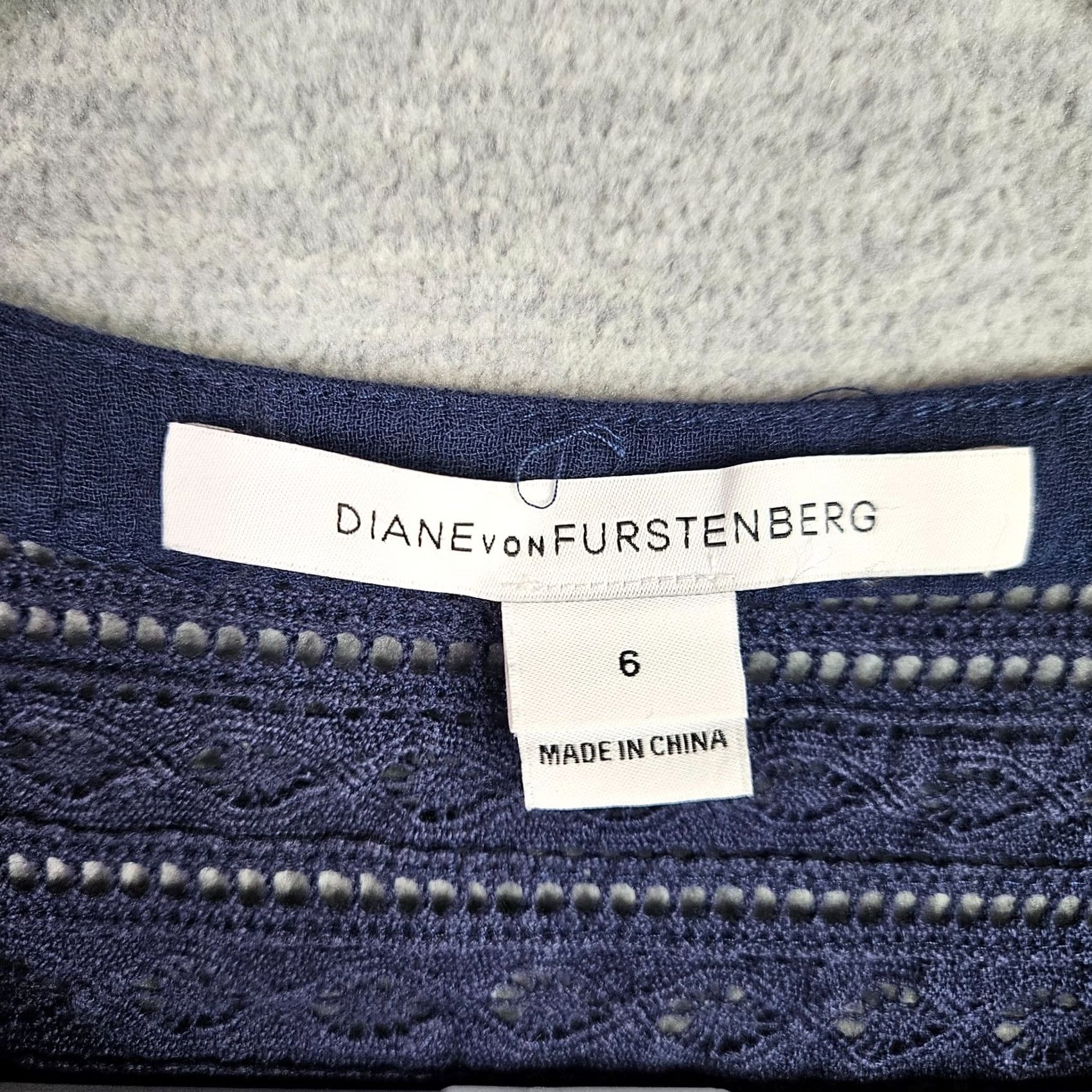Diane von Furstenberg Diane von Furstenberg Blouse Women's Size 6 Navy Lace Trim Long Sleeve V-Neck Button Regular Knit/Cotton Blend Size M / US 6-8 / IT 42-44 - 7 Thumbnail