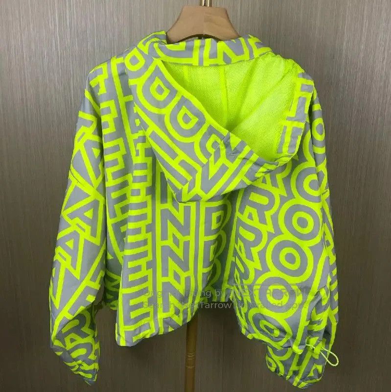 Fendi Fendi Neon Green Printed Nylon Jacket . Size M / US 6-8 / IT 42-44 - 2 Thumbnail