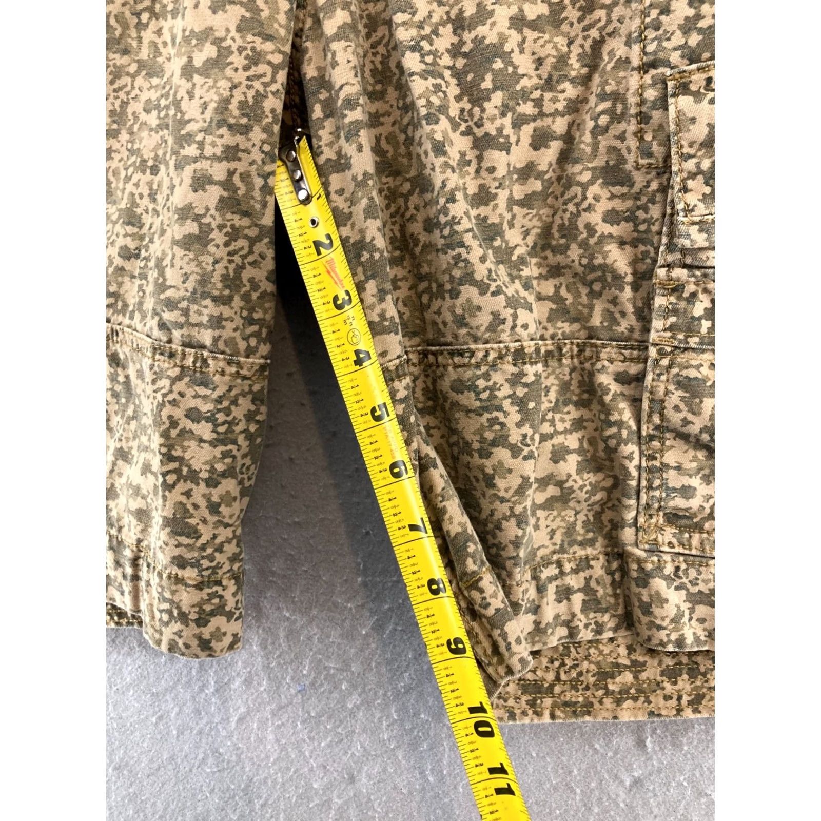 Levi's Levi's Cargo Shorts 32 Khaki Beige Camouflage Cargo Pocket Relaxed Men Regular Short Size US 32 / EU 48 - 4 Thumbnail