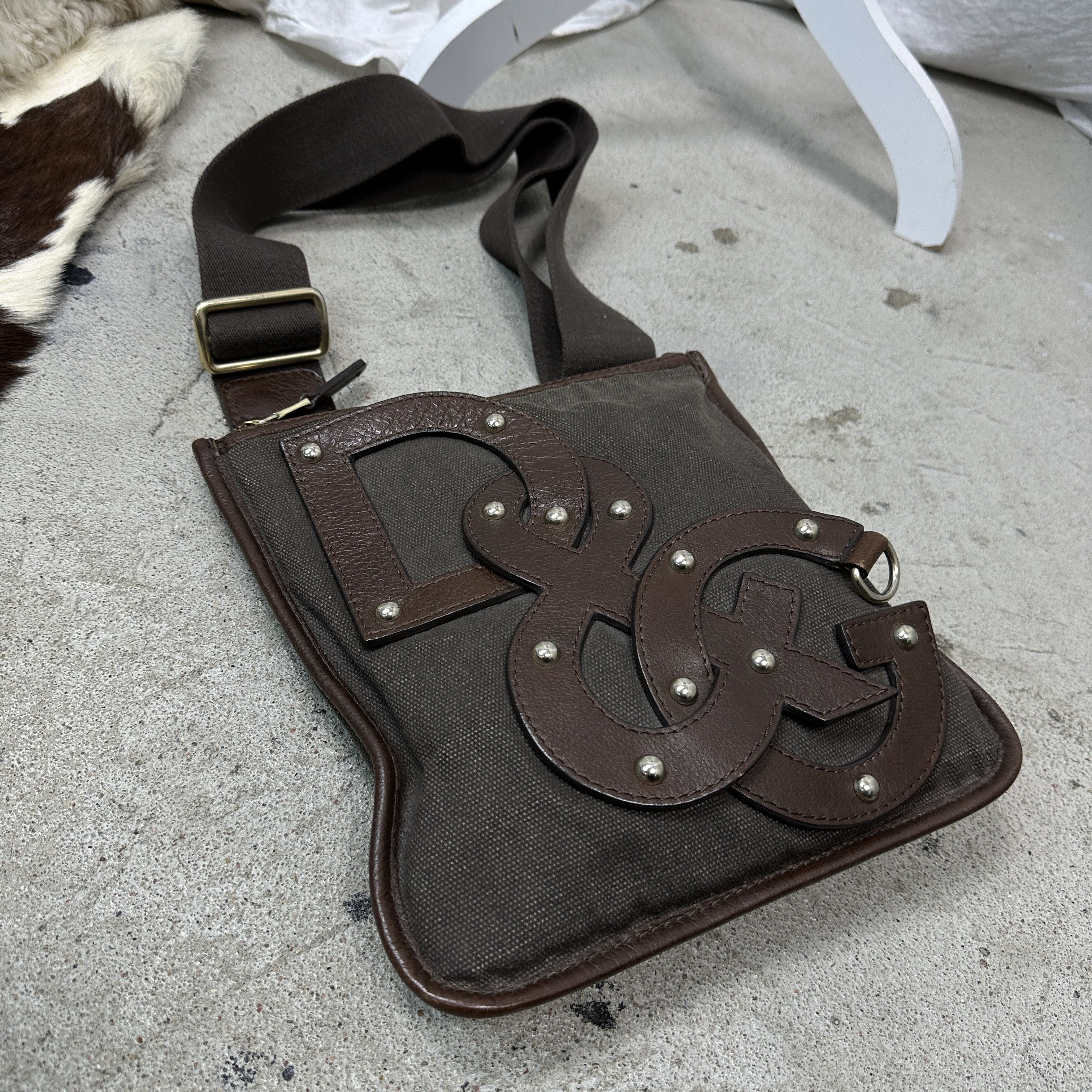 Dolce & Gabbana Vintage Leather Studded Crossbody Dolce&Gabbana Bag Size ONE SIZE - 4 Thumbnail