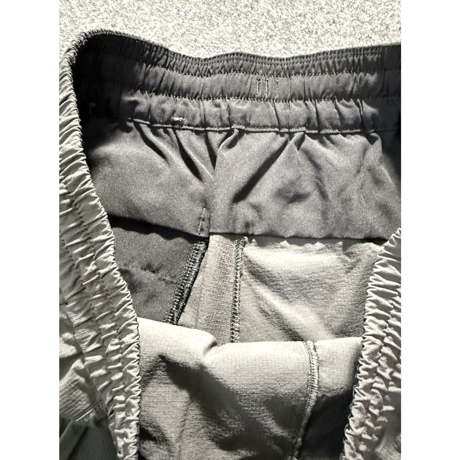 Lululemon Lululemon Shorts Men Athletic Gray 8.5” Inseam M Regular Drawstring Bowline Ripstop Stretch Gym Running Size US 31 - 4 Thumbnail