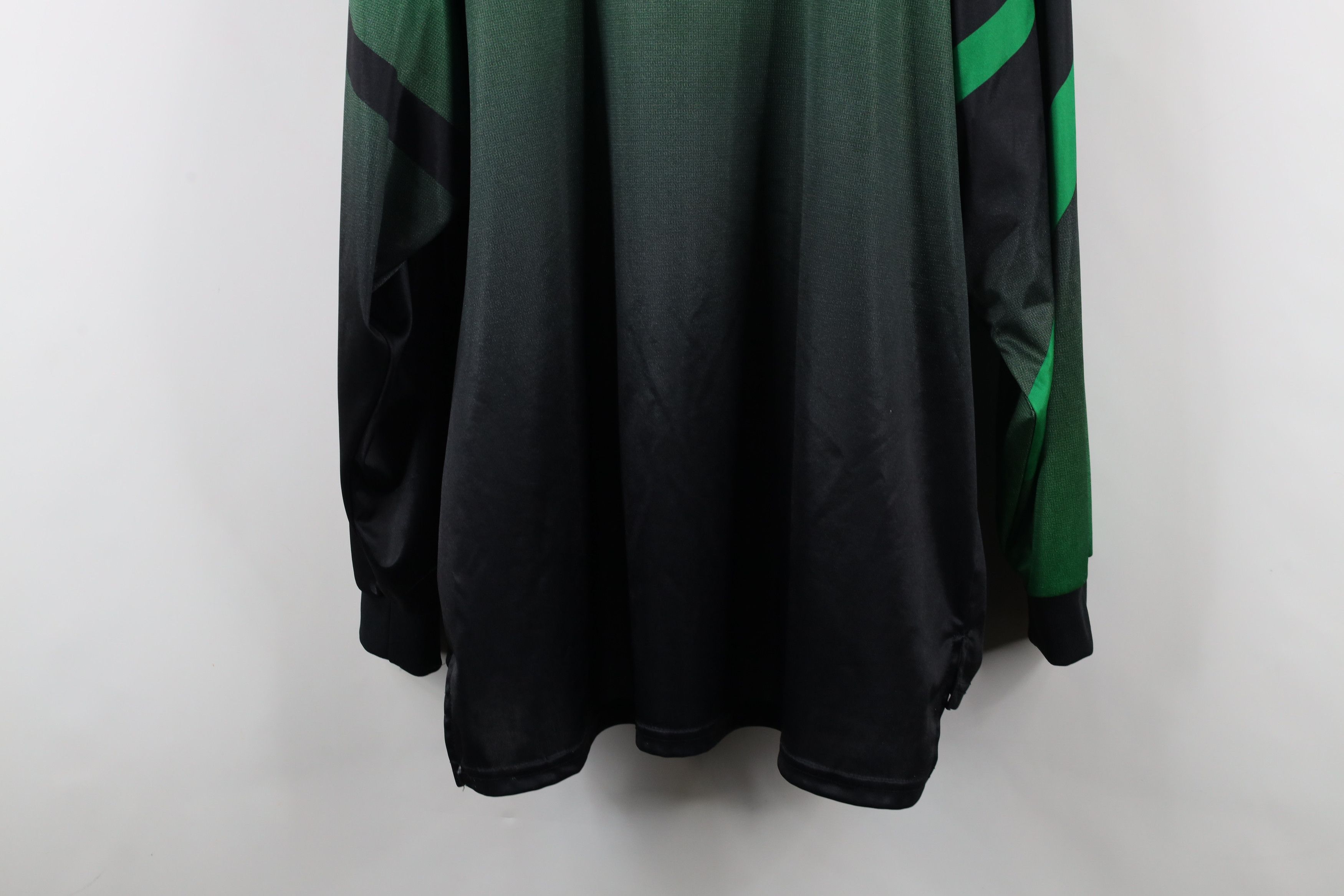 Majestic × Vintage Vintage 90s Majestic Boston Celtics Long Sleeve T-Shirt USA Size US L / EU 52-54 / 3 - 15 Thumbnail