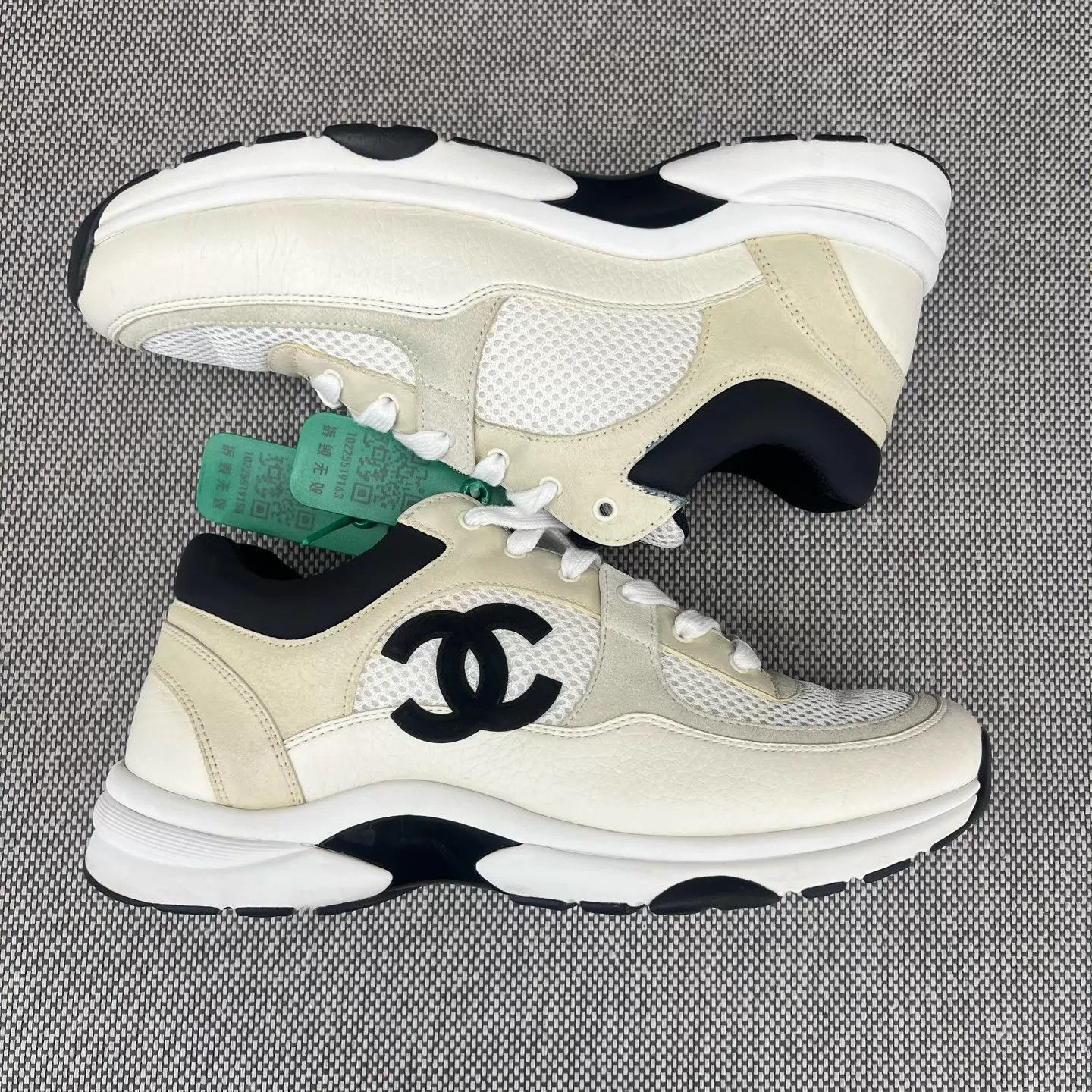 Chanel Chanel 22c Black White Trainers 40 Worn 2x Near New Size US 9.5 / EU 42-43 - 5 Thumbnail