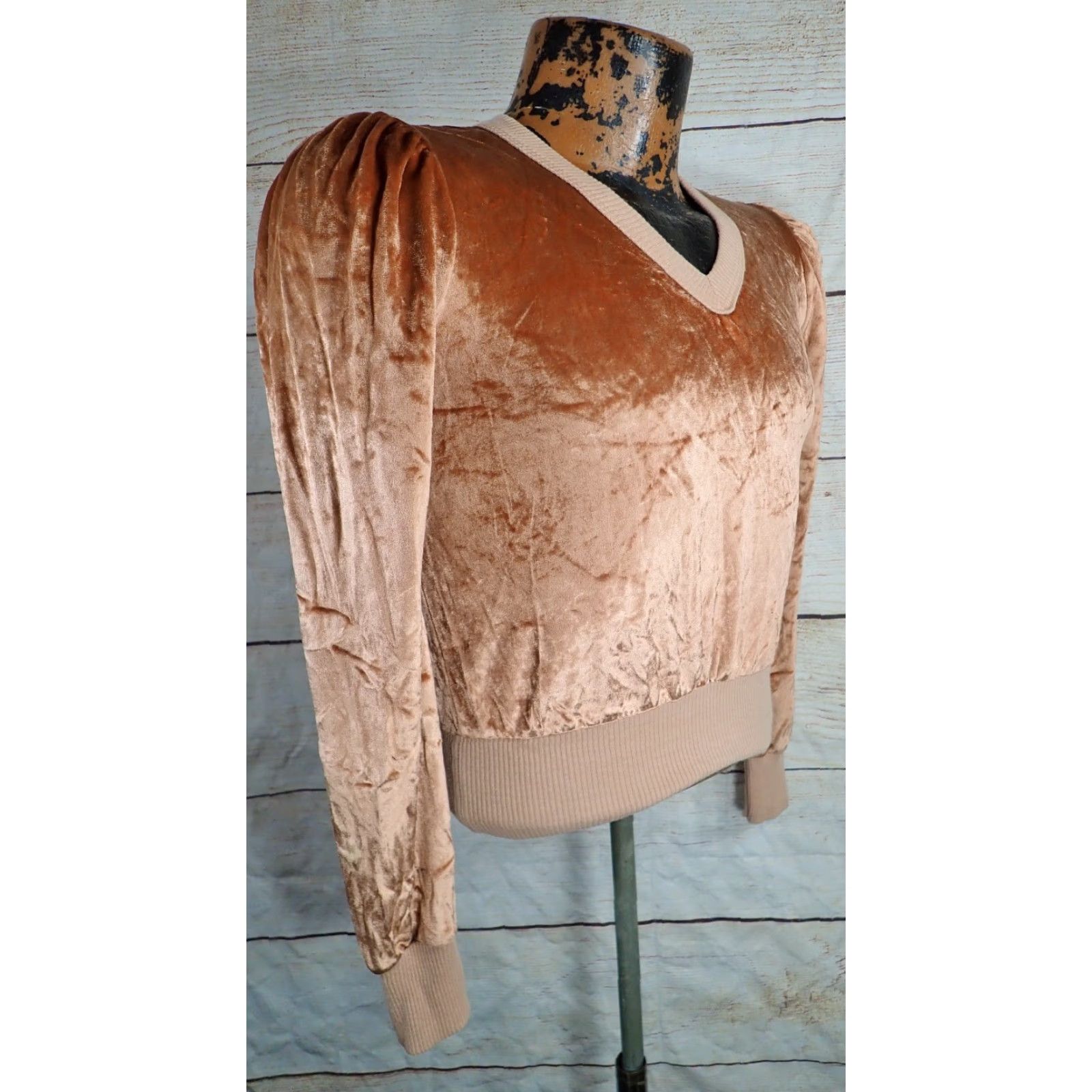 Velour VINTAGE Ms. Ronnie Velour Sweater Rockabilly 60s Velvet V-Neck Womens XS/S 1960s Metallic Shimmer Gift-Ready Mens? (Note: Remove extraneous) Size XS / US 0-2 / IT 36-38 - 3 Thumbnail