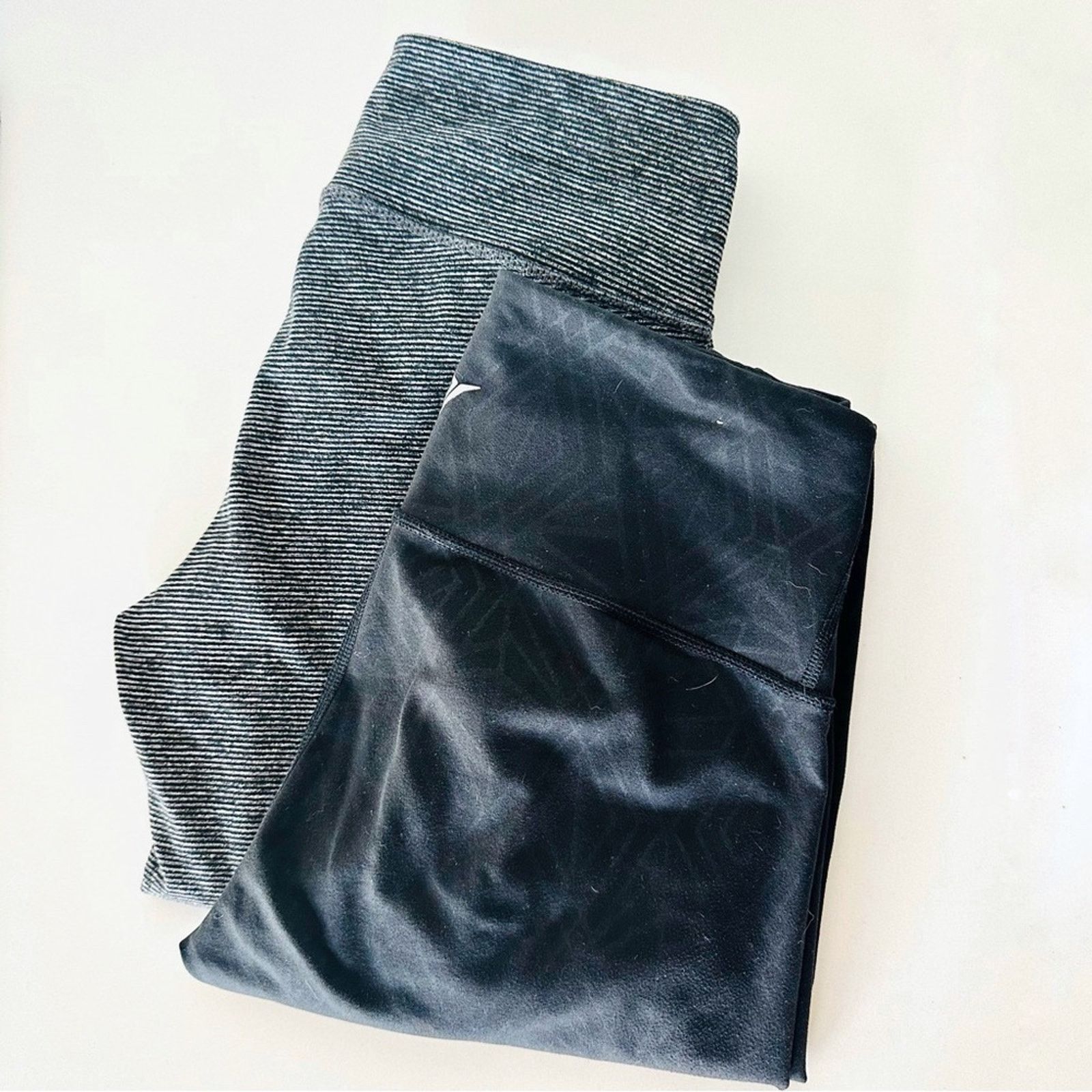 Old Navy 2 OLD NAVY Grey Black Stripe Geometric High Rise Leggings Size 27" / US 4 / IT 40 - 1 Thumbnail