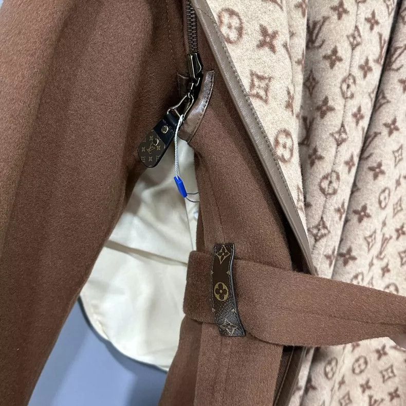 Louis Vuitton New Louis Vuitton Brown Patterned Coat-2506 Size S / US 4 / IT 40 - 5 Thumbnail