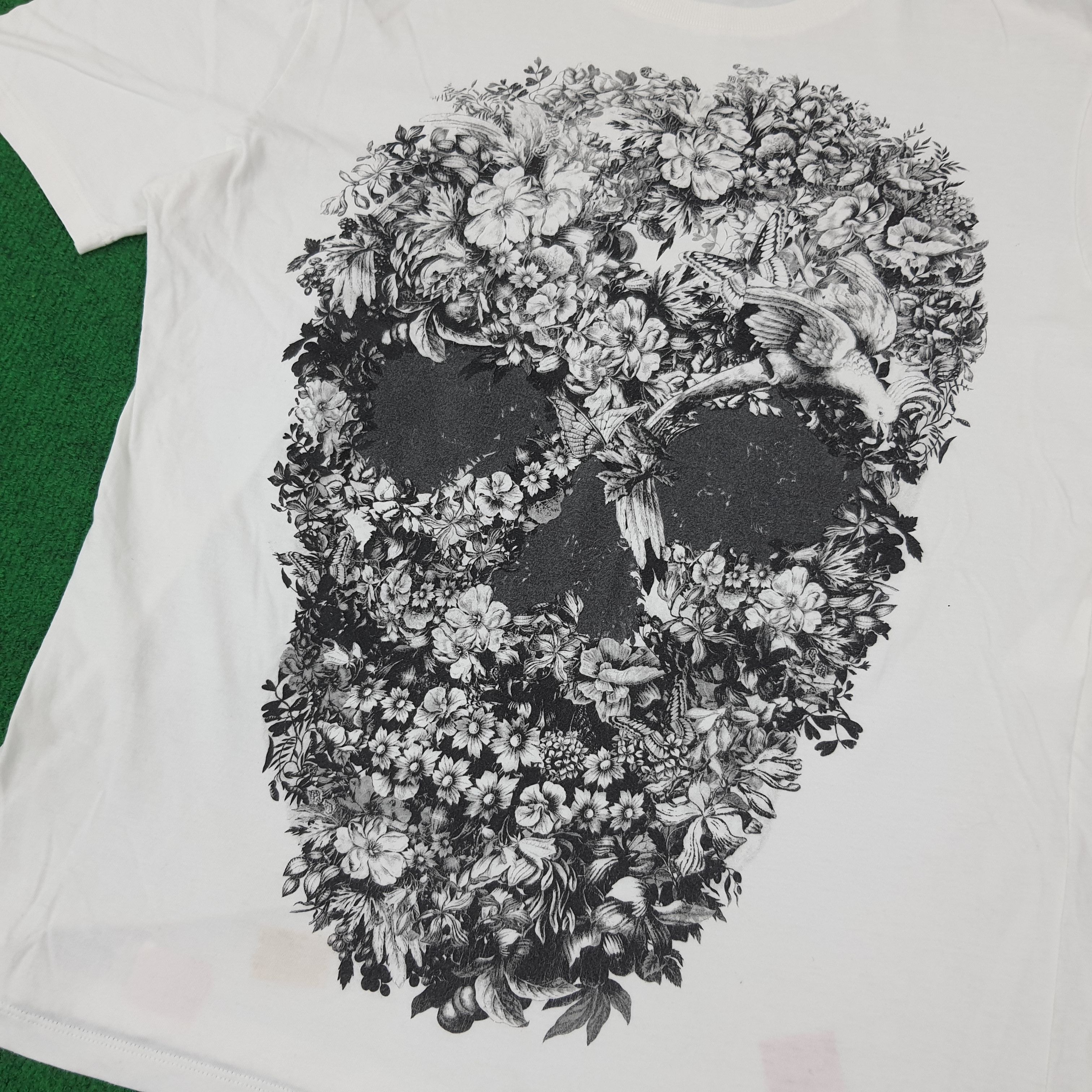 Alexander McQueen Vintage Alexander McQueen Designer Tshirt C239N79 Size US M / EU 48-50 / 2 - 2 Thumbnail