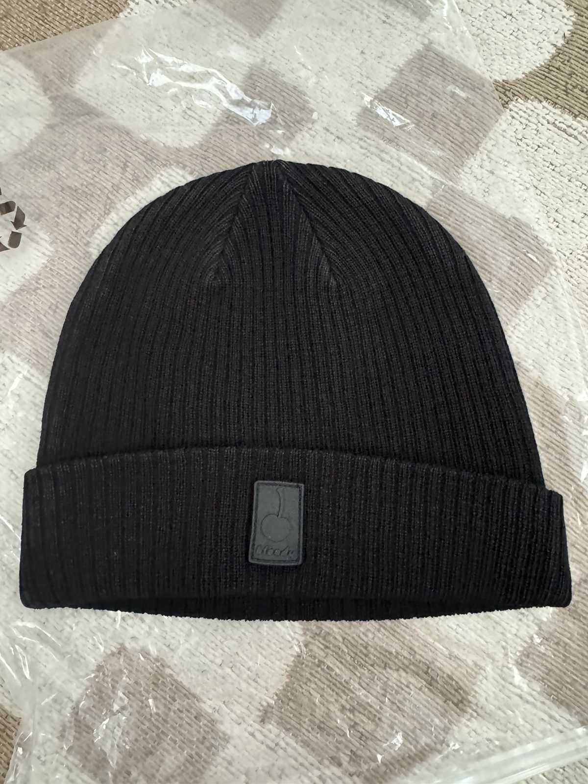 Bloody Sunday tab beanie black