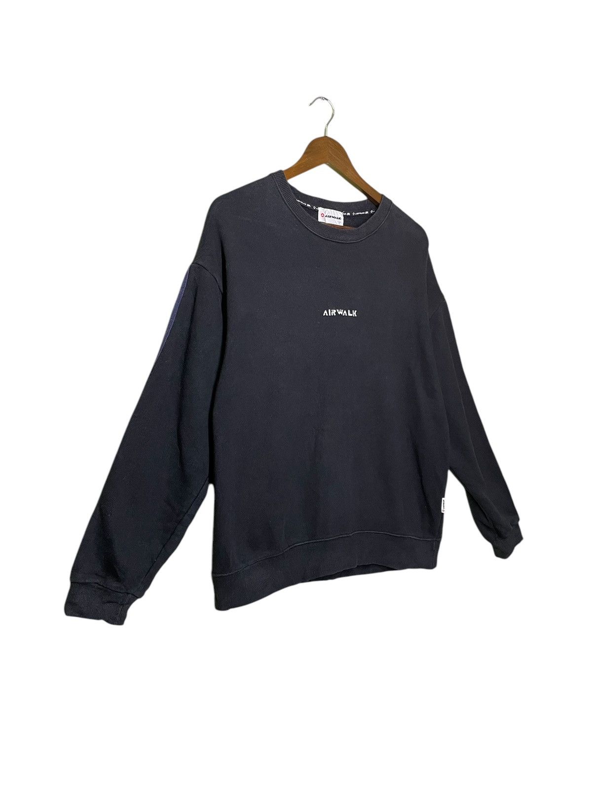 Airwalk × Vintage Vintage airwalk embroidered small logo crewneck sweatshirt Size US M / EU 48-50 / 2 - 3 Thumbnail