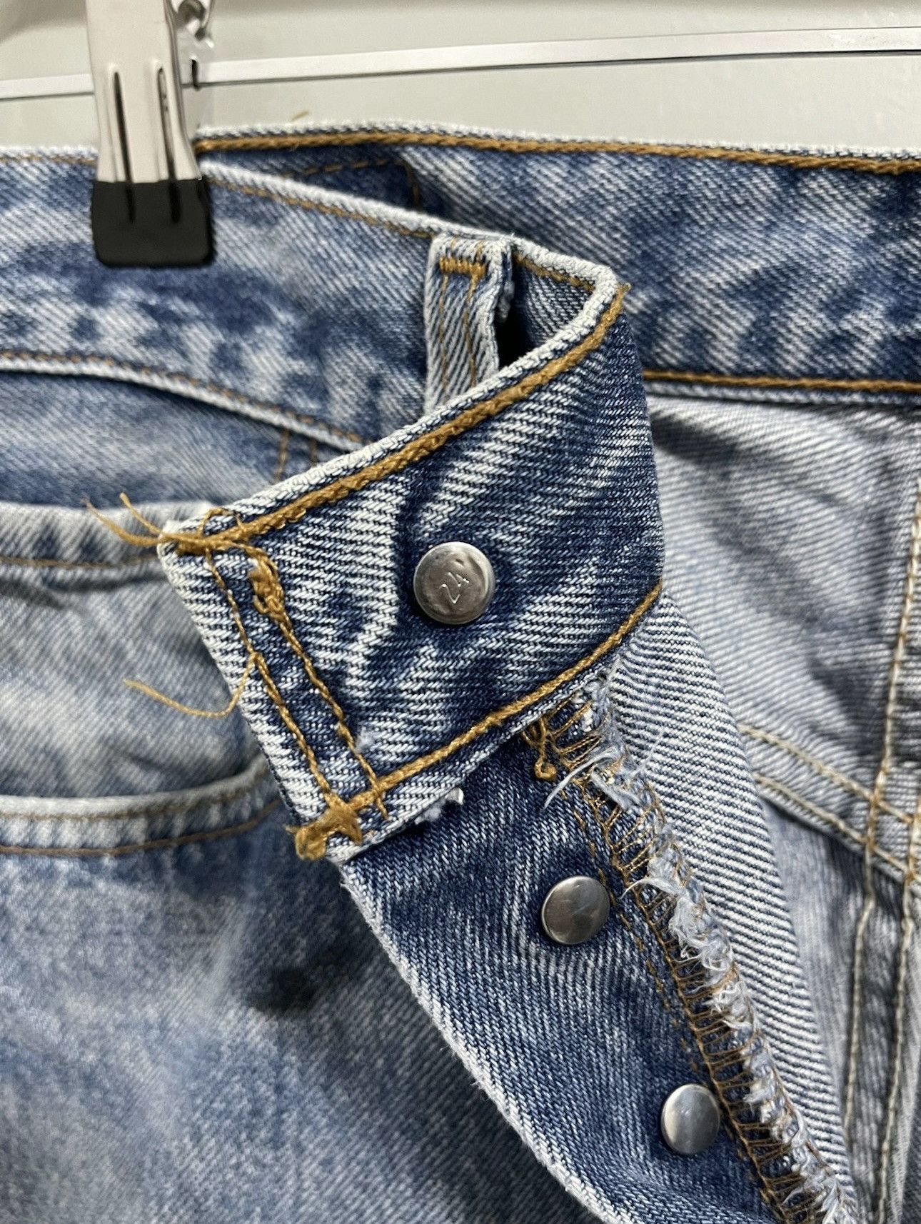 Levi's VINTAGE 90s LEVIS 501 NON SELVEDGE 34x33 STAMP 524 Size US 31 - 9 Thumbnail