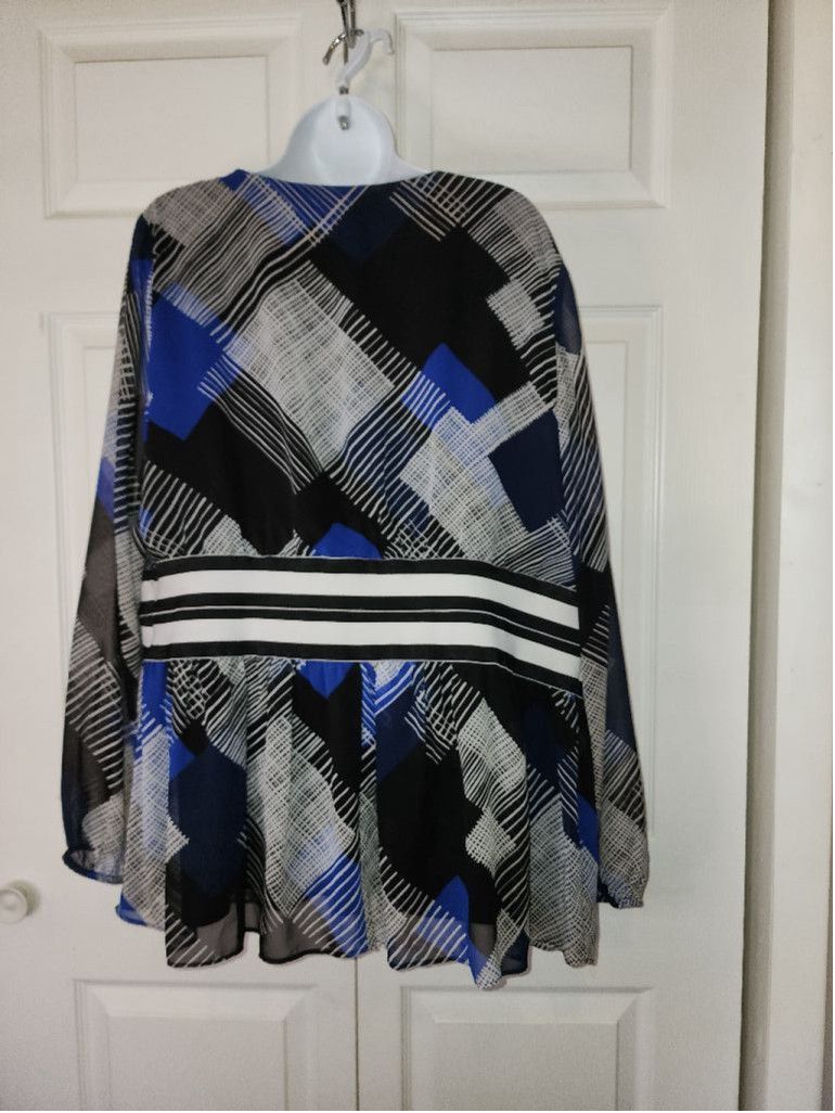 Other Lane Bryant Geometric Print Blouse Size 3XL / US 20-22 - 3 Thumbnail