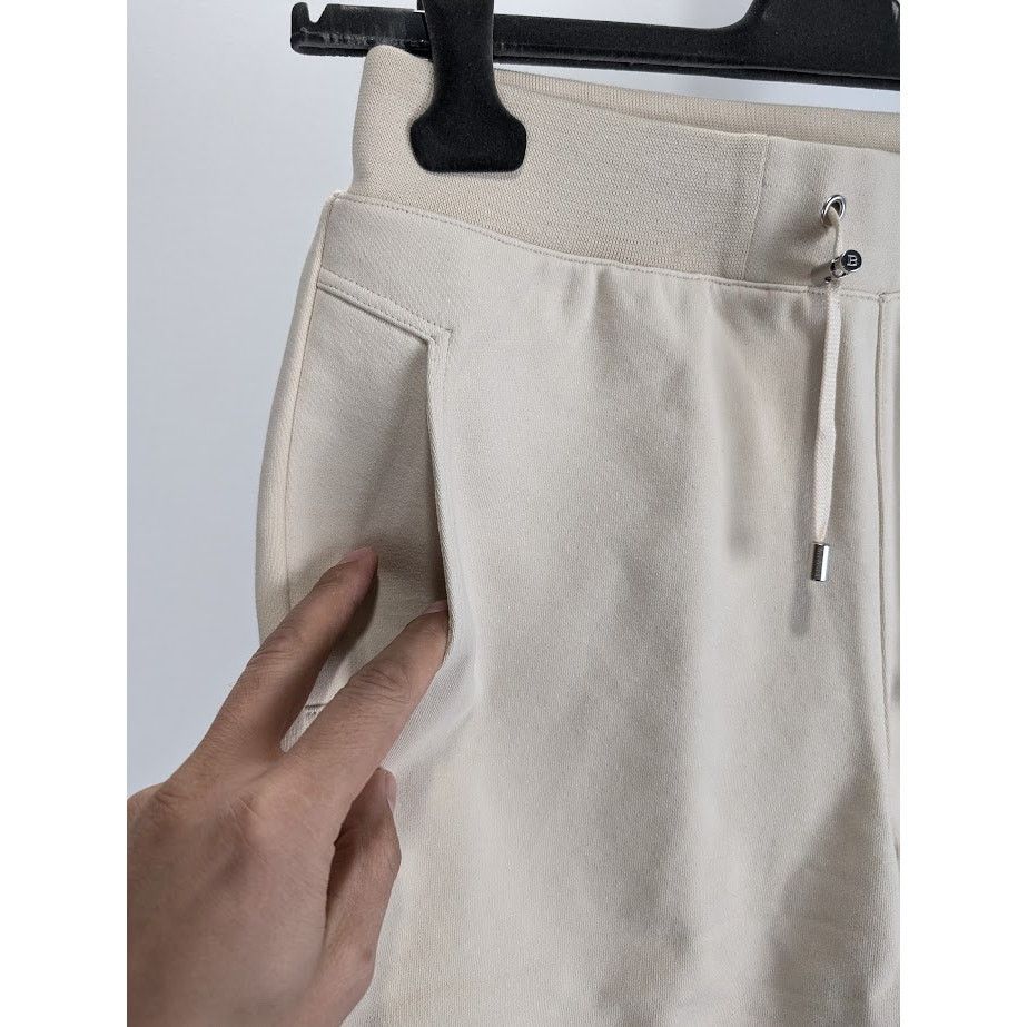 Balmain o1rshd1 B Logo Jogger Short in Beige Size US 32 / EU 48 - 7 Thumbnail