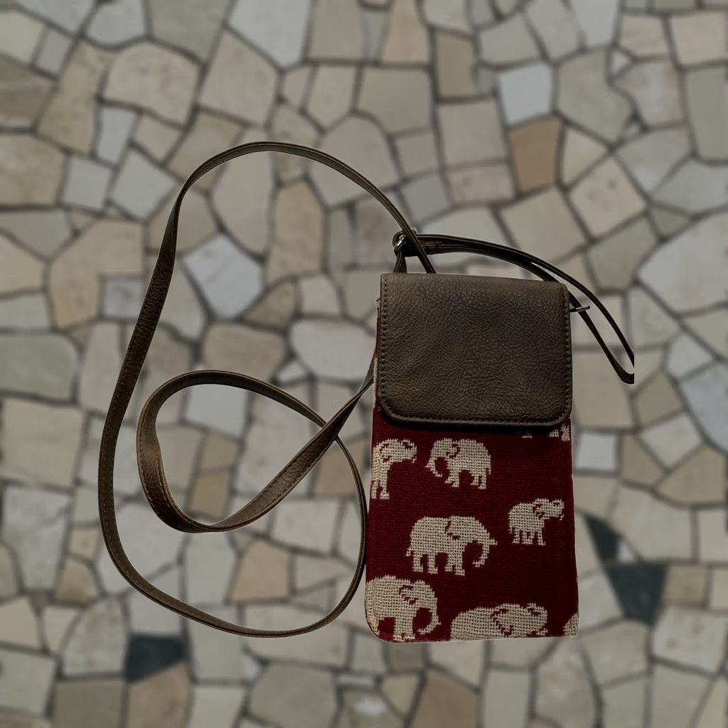 Vintage Thirty-One Crossbody Wallet Bag #5084 Women Small Maroon Cotton Crossbody Wallet Bag Like New Women’s Small Size ONE SIZE - 1 Thumbnail