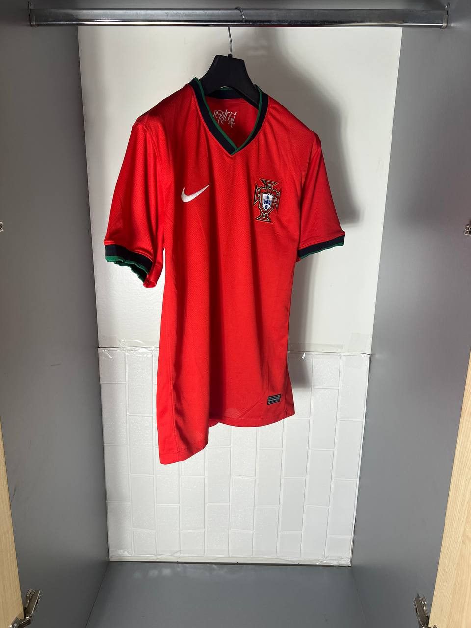Vintage VERY RARE NIKE PORTUGAL SOCCER JERSEY RONALDO RETRO Y2K 90s Size US L / EU 52-54 / 3 - 4 Thumbnail