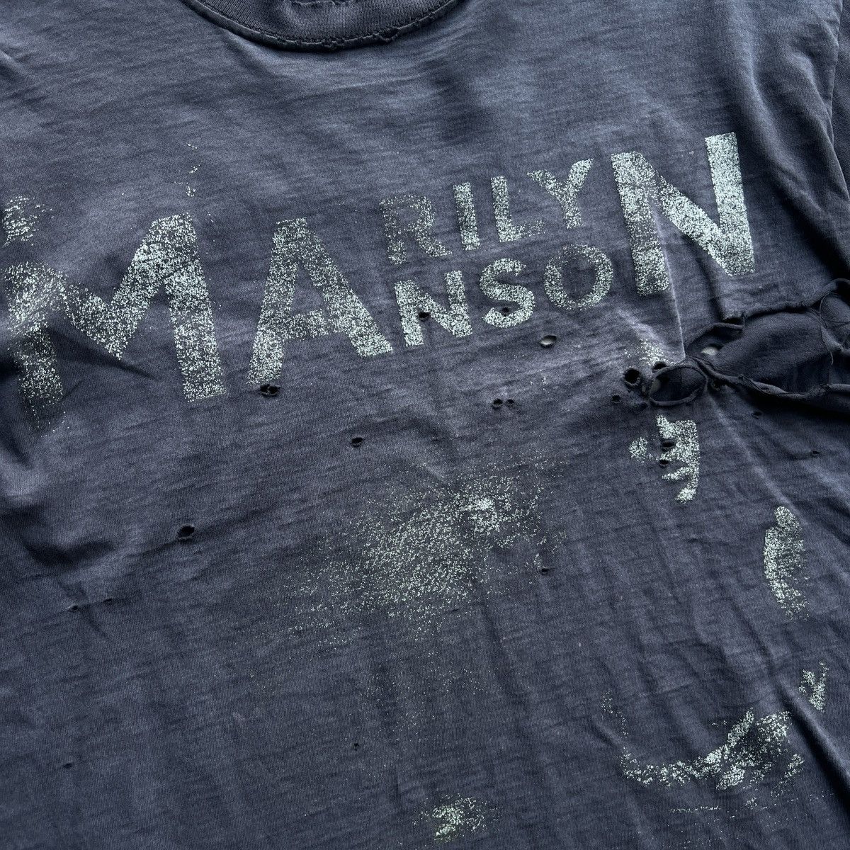 Fruit Of The Loom Distressed Marilyn Manson Tee Size US L / EU 52-54 / 3 - 4 Thumbnail