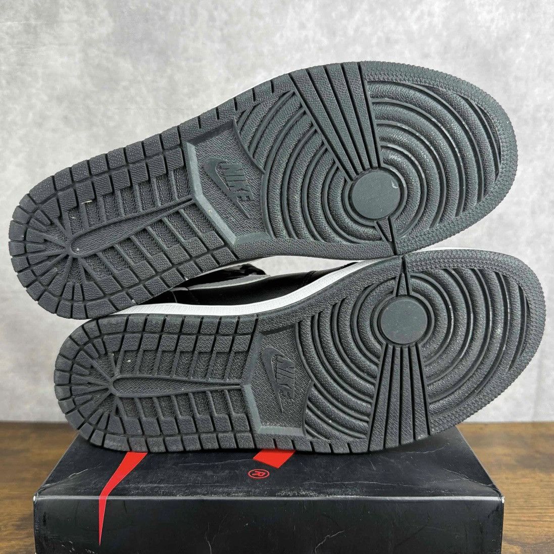 Jordan Brand Air Jordan 1 Retro High PRM Yin Yang 2016 555088-011 Black Size US 8.5 / EU 41-42 - 7 Thumbnail
