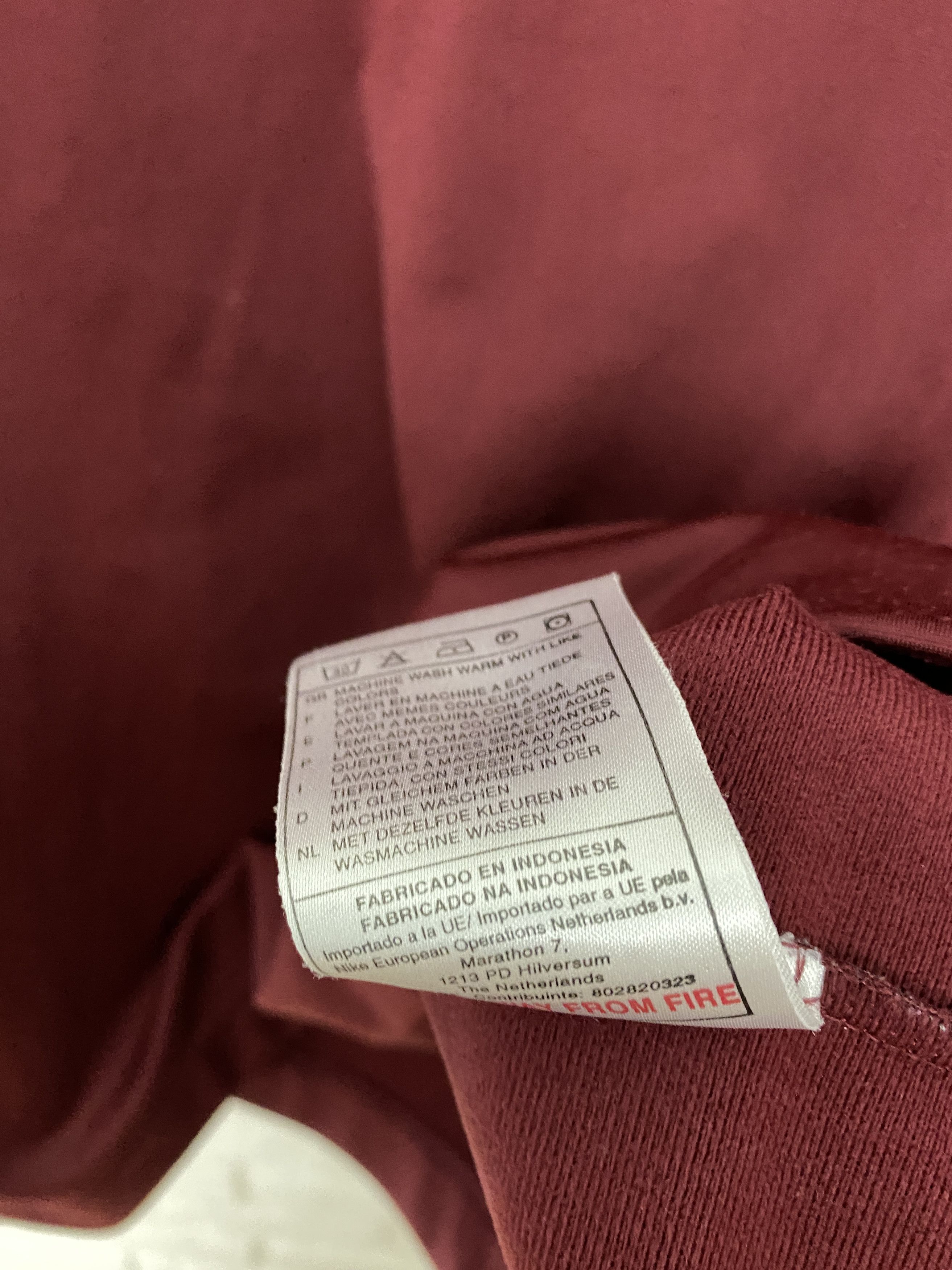 Vintage Vintage Men's Nike Hoodie Center Logo Burgundy Black Size L Size US L / EU 52-54 / 3 - 7 Thumbnail