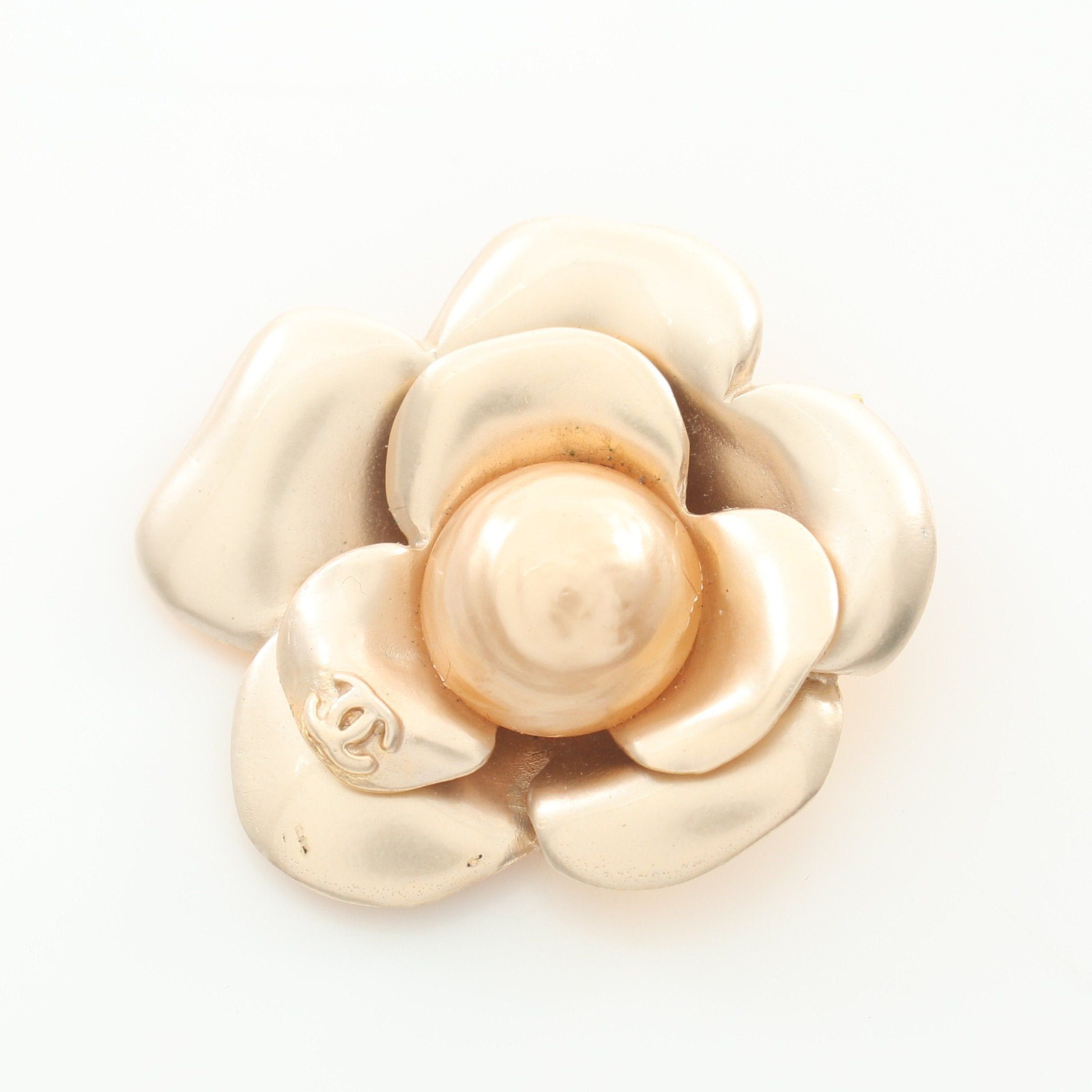 image of Chanel Camellia Brooch Gp Fake Pearl Champagne Gold Beige 00T, Women's