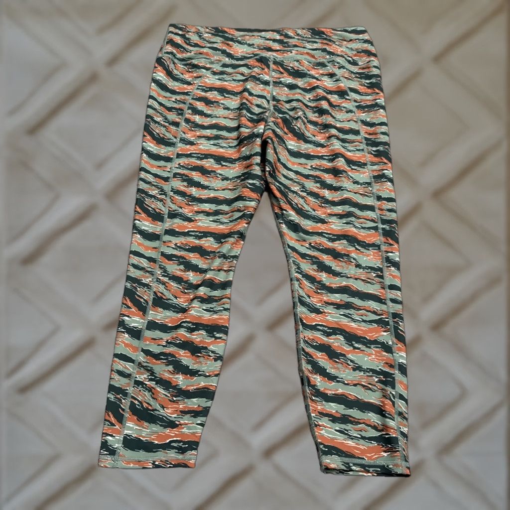 Fabletics Fabletics Powerhold Leggings Womens 1X Multicolor Animal Print 7/8 High Waisted Skinny Leggings Athletic Yoga Running & Jogging Gym & Training Womens Size 40" / US 18 - 1 Thumbnail