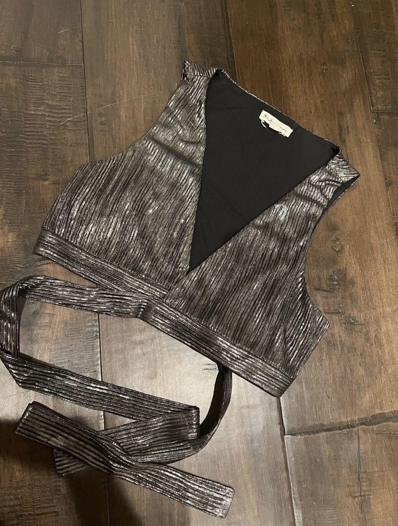 For Love & Lemons For Love & Lemons silver wrap crop top Size XS / US 0-2 / IT 36-38 - 1 Thumbnail