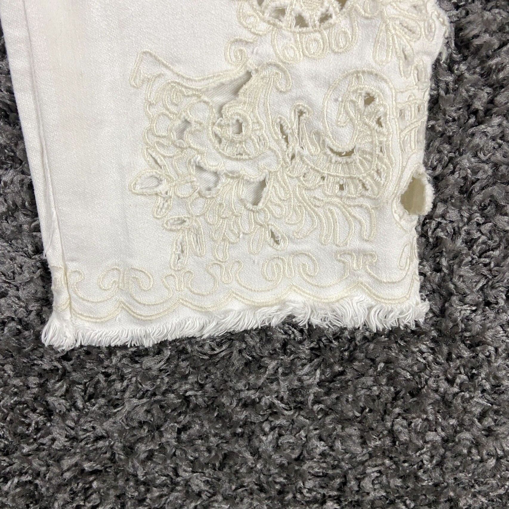 Free People VINTAGE Free People White Bohemian Lace Embroidery Floral Women's Pants 27 Ankle Style Size 27" / US 4 / IT 40 - 2 Thumbnail