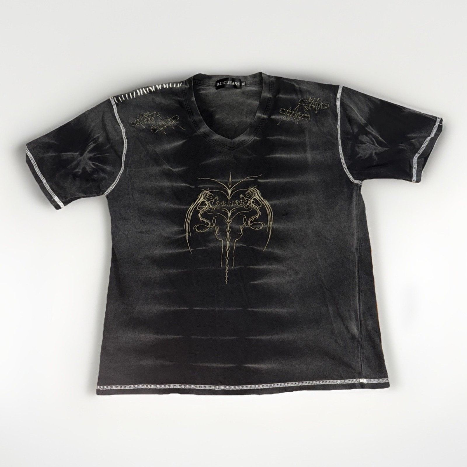 Band Tees × Vintage D.C.C. Jeans Y2K Gothic Tribal V-Neck T-Shirt Black XL 21x26 Size US XL / EU 56 / 4 - 1 Thumbnail