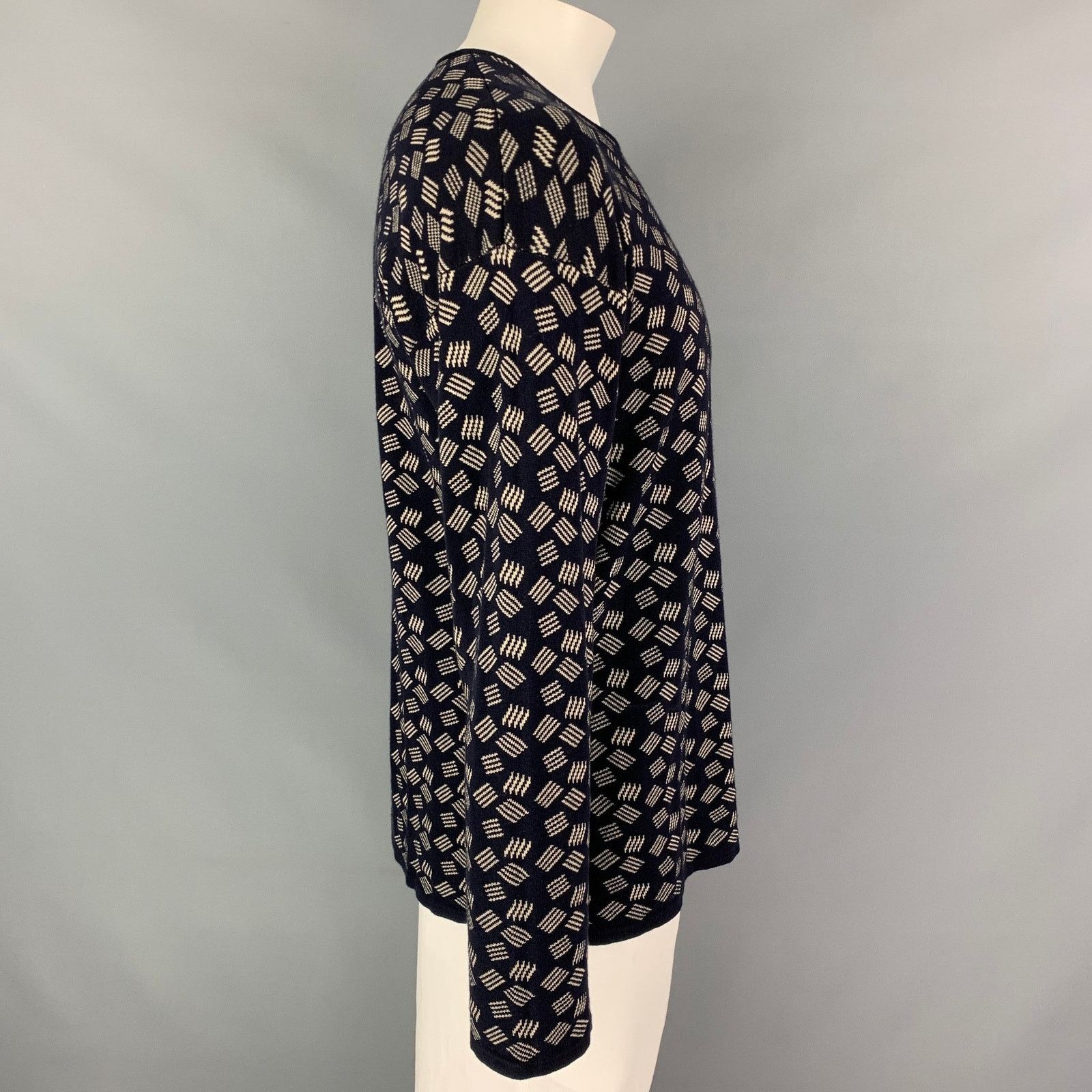 Armani Collezioni Size L Navy Ivory Knit Cotton Blend Crew Neck Pullover Size US L / EU 52-54 / 3 - 3 Thumbnail