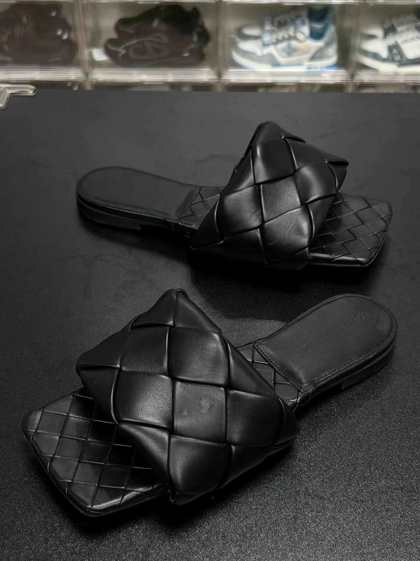 Bottega Veneta Bottega Veneta Lido Slide Sandals K15 Size US 6.5 / IT 36.5 - 1 Thumbnail