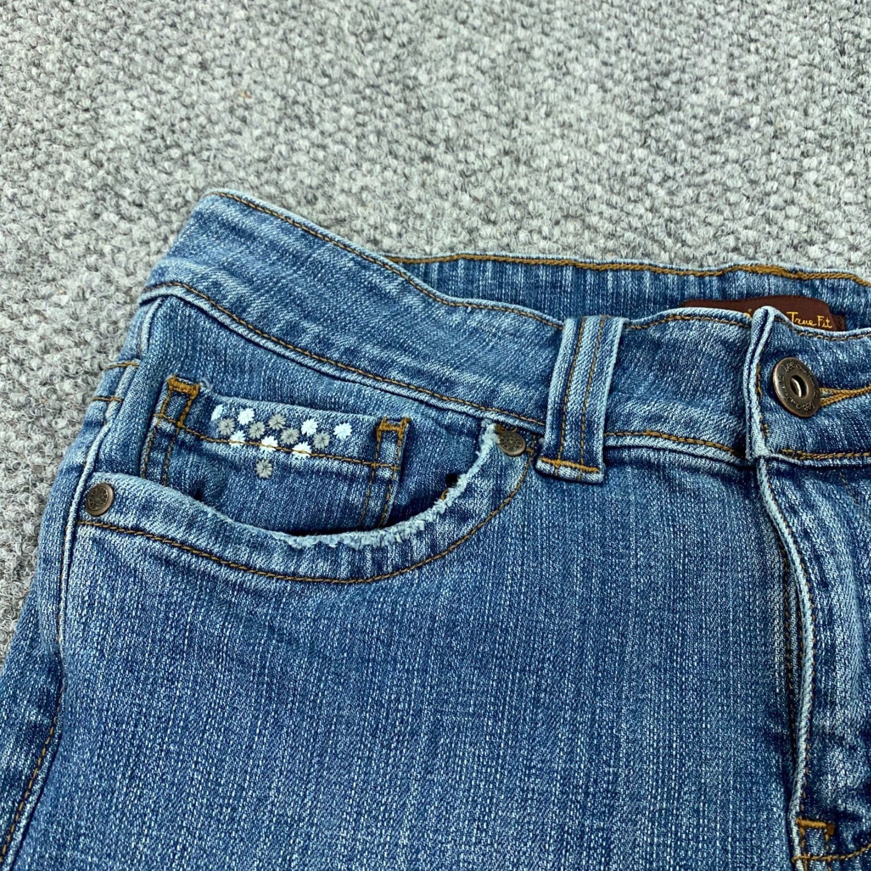 Lee Lee Cropped Jeans Womens Size 8 Blue Embroidered Stretch Denim Mid Rise 22in Inseam Classic Pockets City Fashion? Size 30" / US 8 / IT 44 - 3 Thumbnail