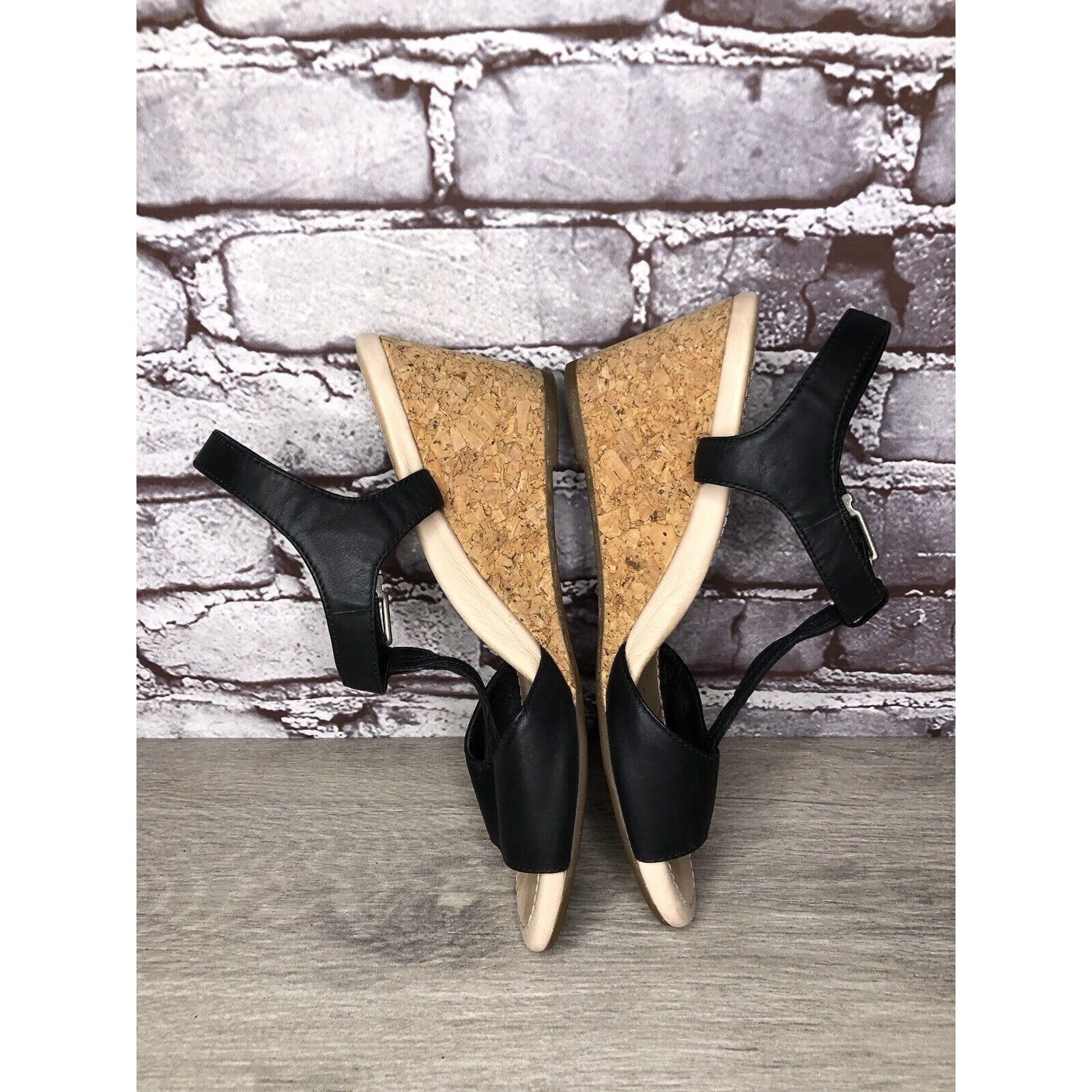Ugg UGG Black Leather Casual Cork Wedge Ankle Strap Sandals Wome Size US 7 / IT 37 - 14 Thumbnail