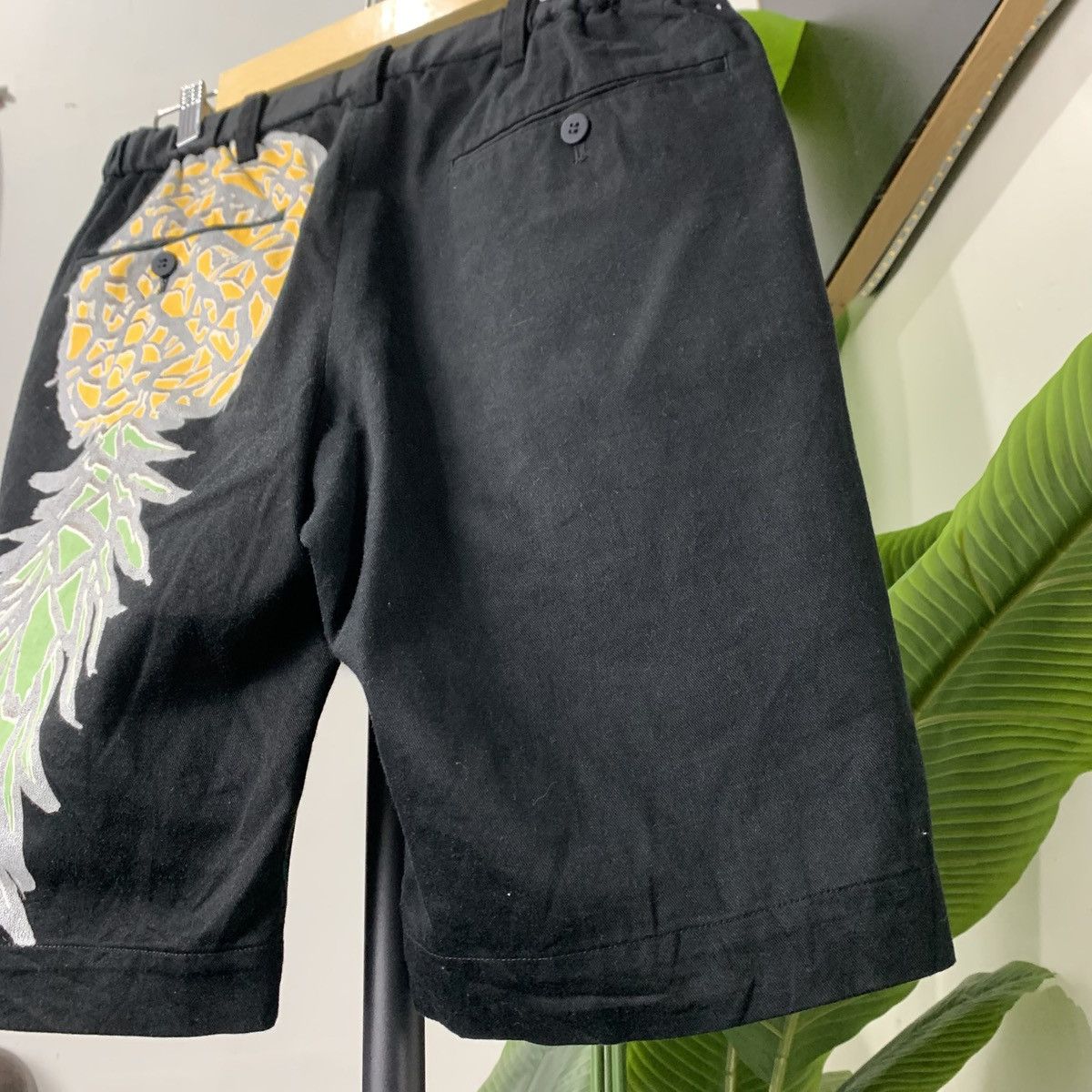 Issey Miyake 🇯🇵Issey Miyake Men🇯🇵 pinapple Painted Short pants Size US 31 - 12 Thumbnail
