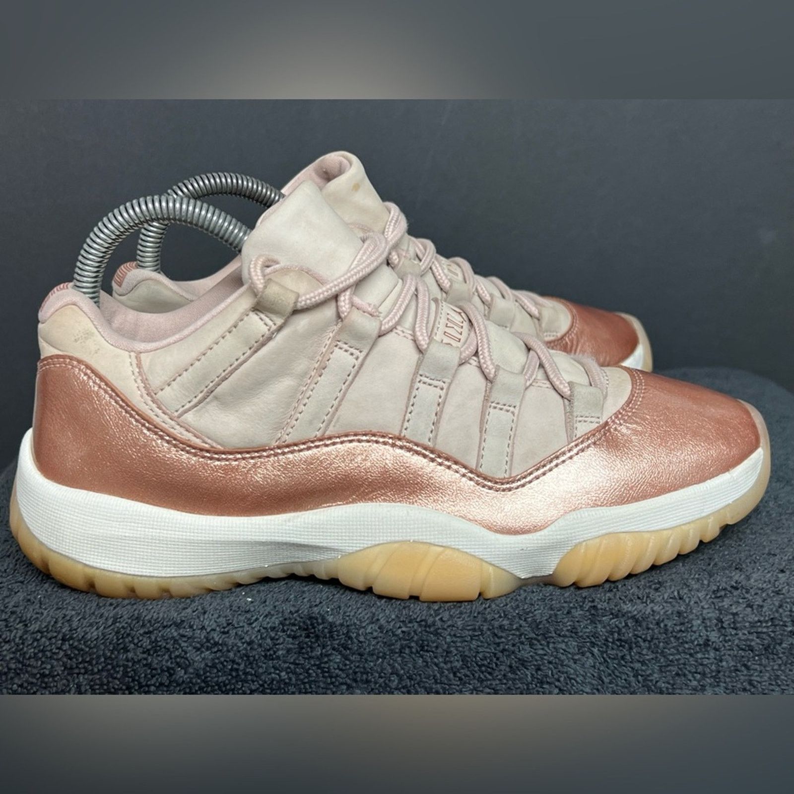Jordan Brand Nike Air Jordan 11 Retro Rose Gold Women’s Size 8 NICE Size US 8 / IT 38 - 6 Thumbnail