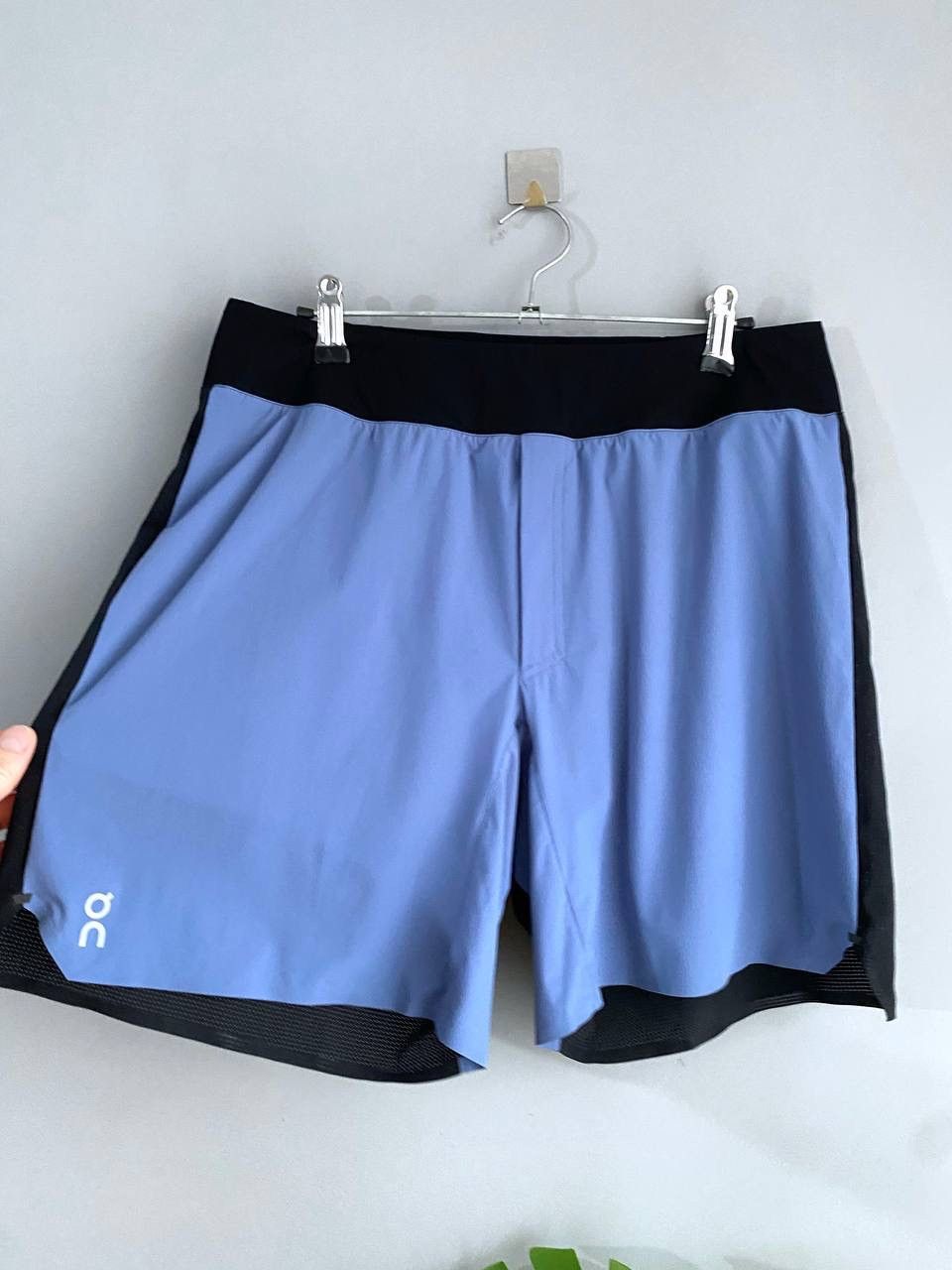 On On Cloud Running Swiss Lightweight Men's Shorts, Size M/W32 Size US 32 / EU 48 - 4 Thumbnail