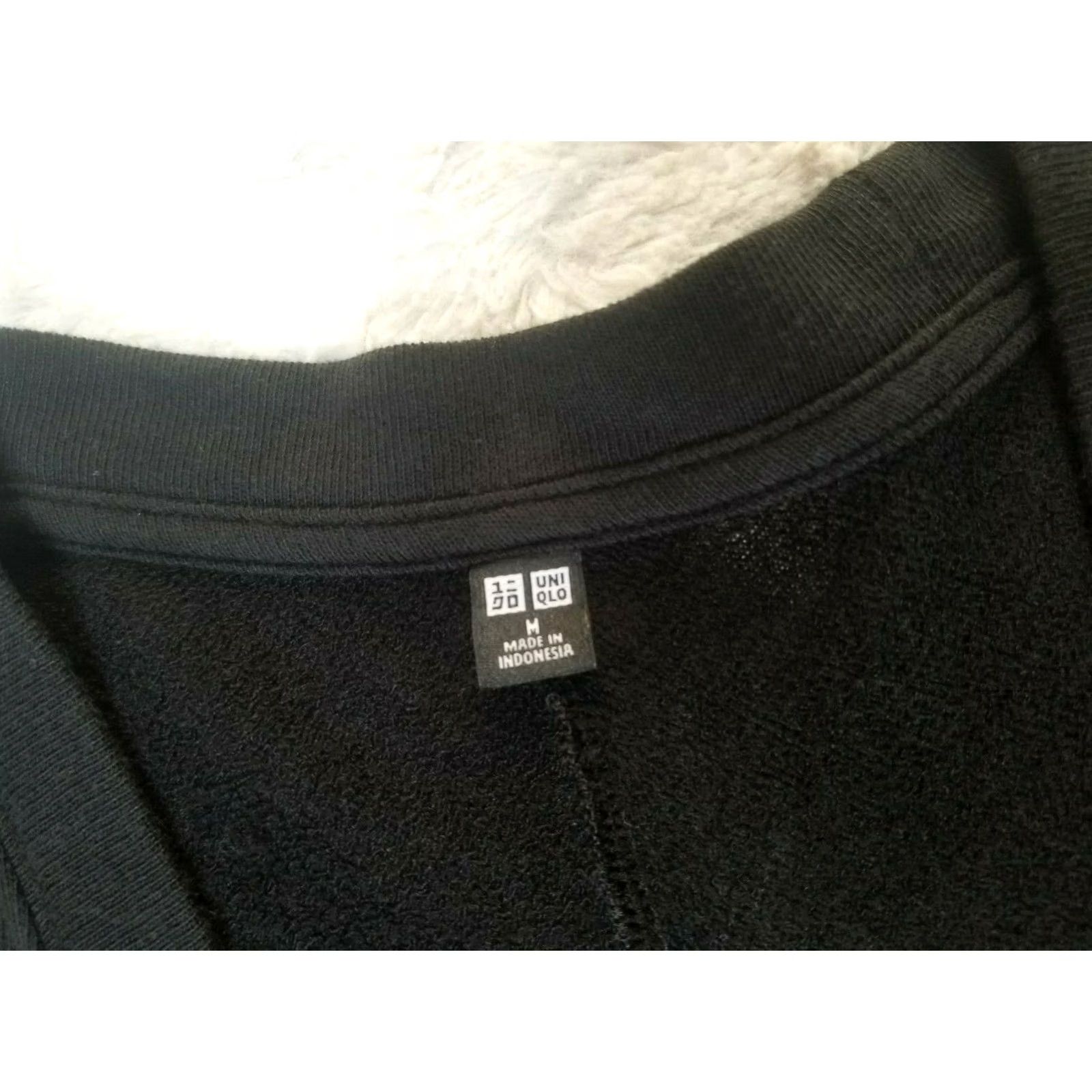 Uniqlo Uniqlo Cardigan Women's Long Sleeves Button Down V-Neck Sweater Black Medium Size M / US 6-8 / IT 42-44 - 3 Thumbnail