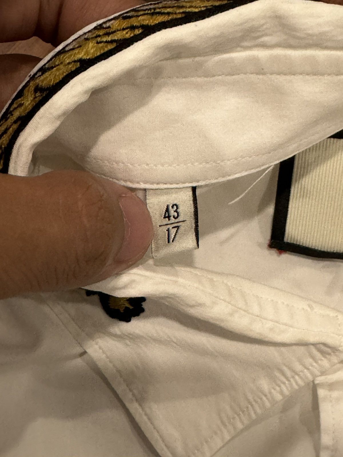 Gucci Gucci White Embroidered Tiger Collar Duke Shirt Size US M / EU 48-50 / 2 - 10 Thumbnail