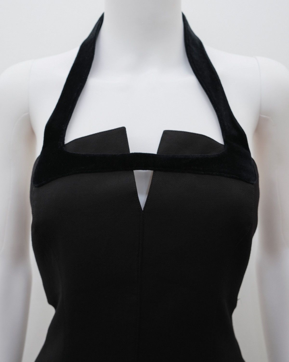 Thierry Mugler F/W 1998 Thierry Mugler Runway Velvet Trim Halter Hourglass Size M / US 6-8 / IT 42-44 - 4 Thumbnail