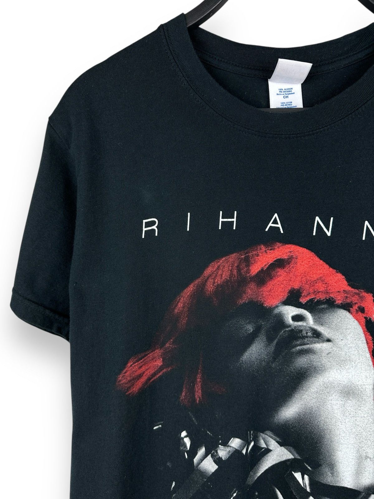 Rihanna Vintage 2011 Rihanna Loud Tour T-Shirt Women’s Size S Size S / US 4 / IT 40 - 2 Thumbnail