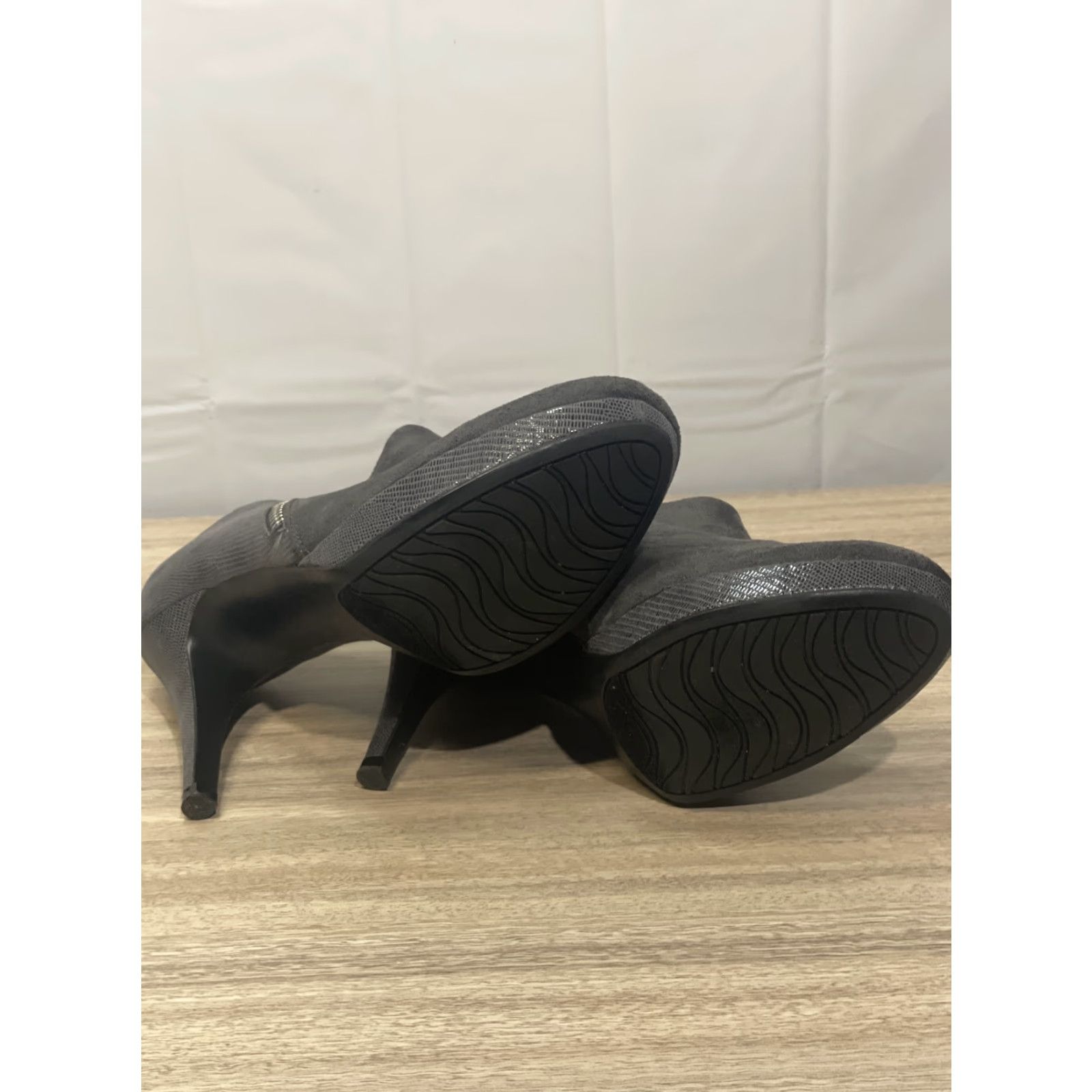 Vintage IMPO Paula Platform Pump Size 8M Grey Suede Zip Round Toe Women M Heel Stiletto Platform .5 In Ultrahigh Casual Vintage: No Size US 8 / IT 38 - 7 Thumbnail