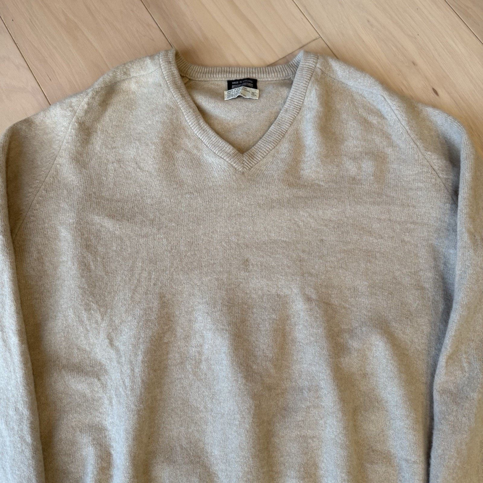 Brooks Brothers Vintage Brooks Brothers Lambswool Sweater Small Beige V Neck Size US S / EU 44-46 / 1 - 3 Thumbnail