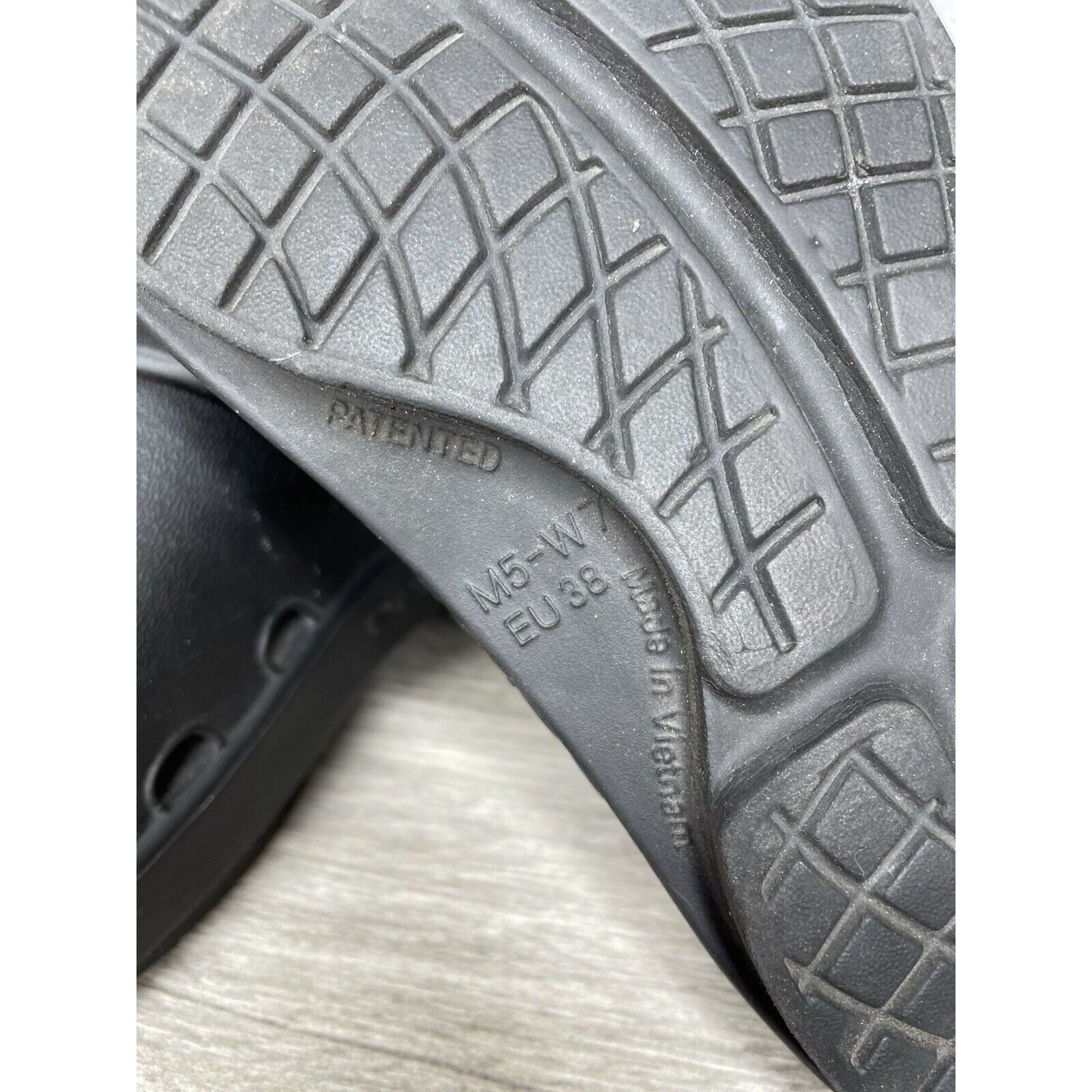 Other Oofos Oocloog Recovery Black Rubber Mules Slides Sandals Wom Size US 7 / IT 37 - 9 Thumbnail
