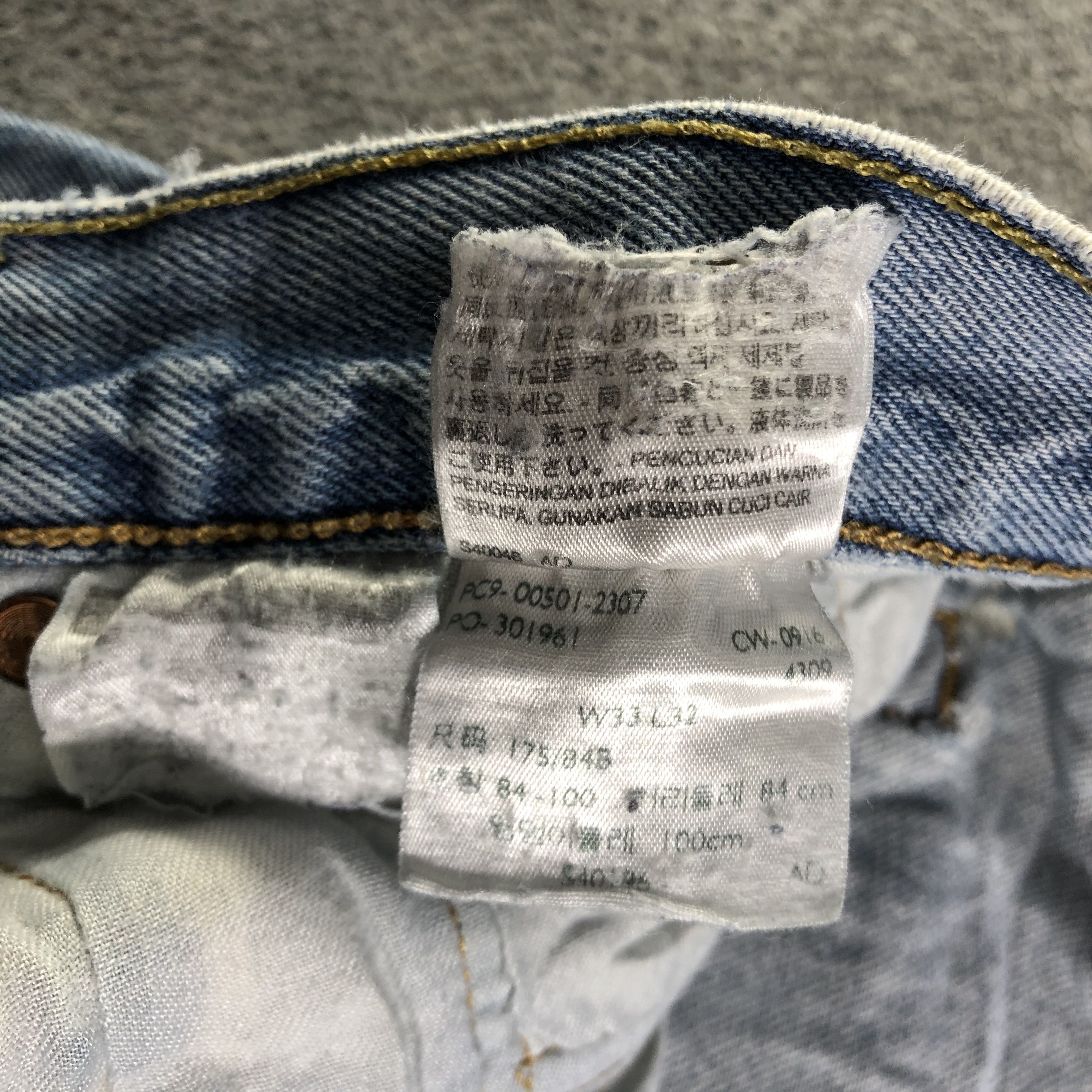 Levi's Vintage Blue Wash Levis 501 Jeans-J4312 Size US 33 - 12 Thumbnail