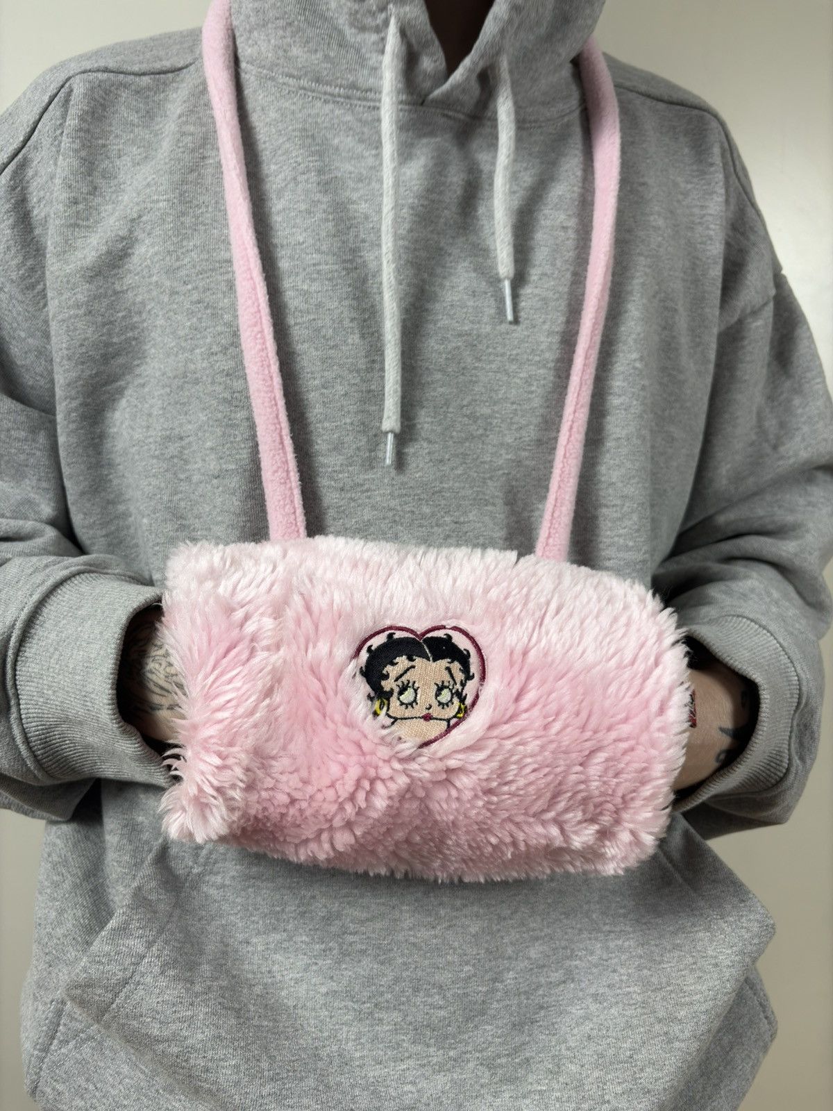 Other 2005 00s Vintage Y2K OG Betty Boop Pink Fuzzy Handwarmer bag Size ONE SIZE - 2 Thumbnail