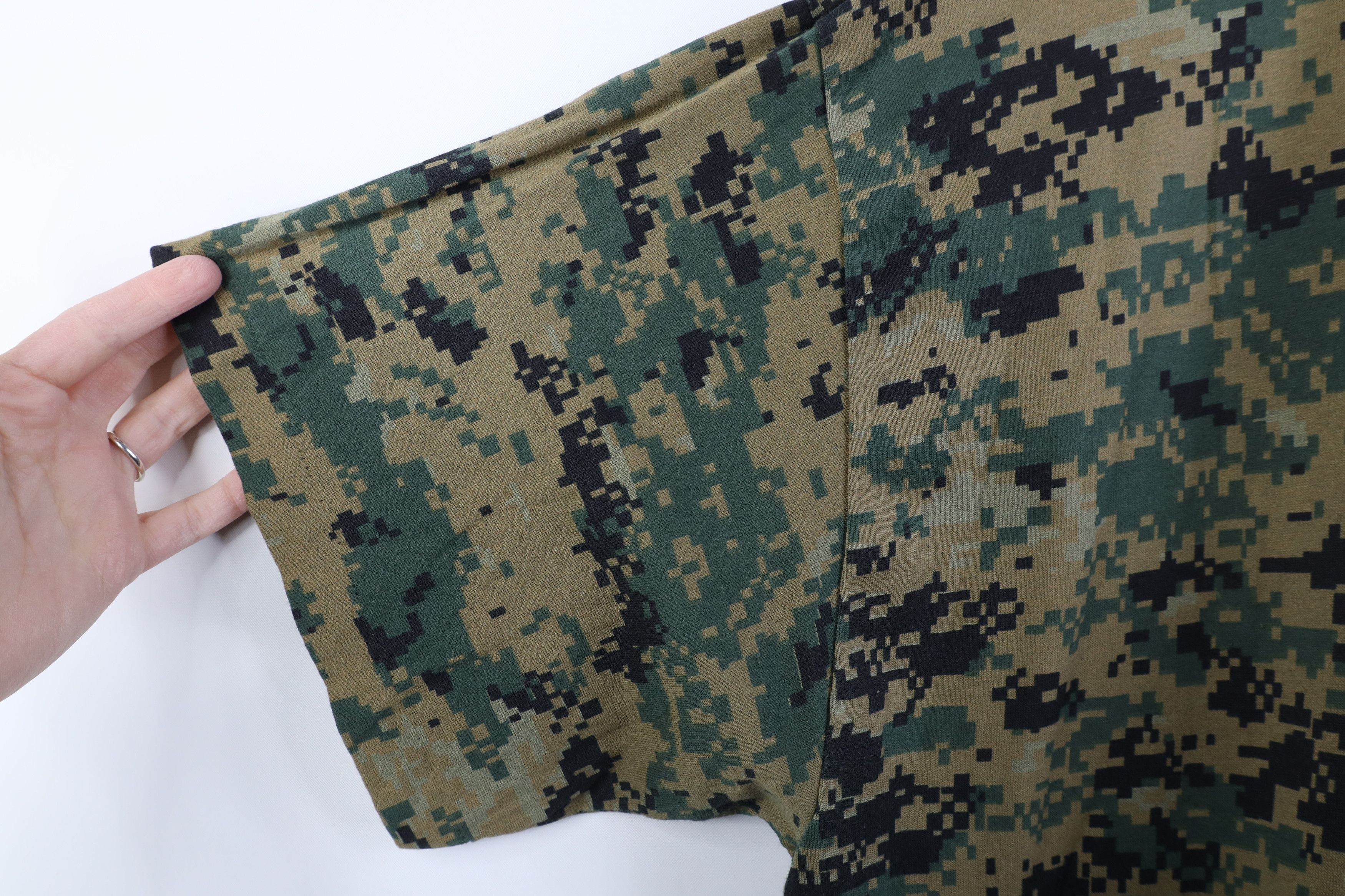 Vintage Vintage 90s Streetwear Camouflage Short Sleeve T-Shirt USA Size US XL / EU 56 / 4 - 6 Thumbnail