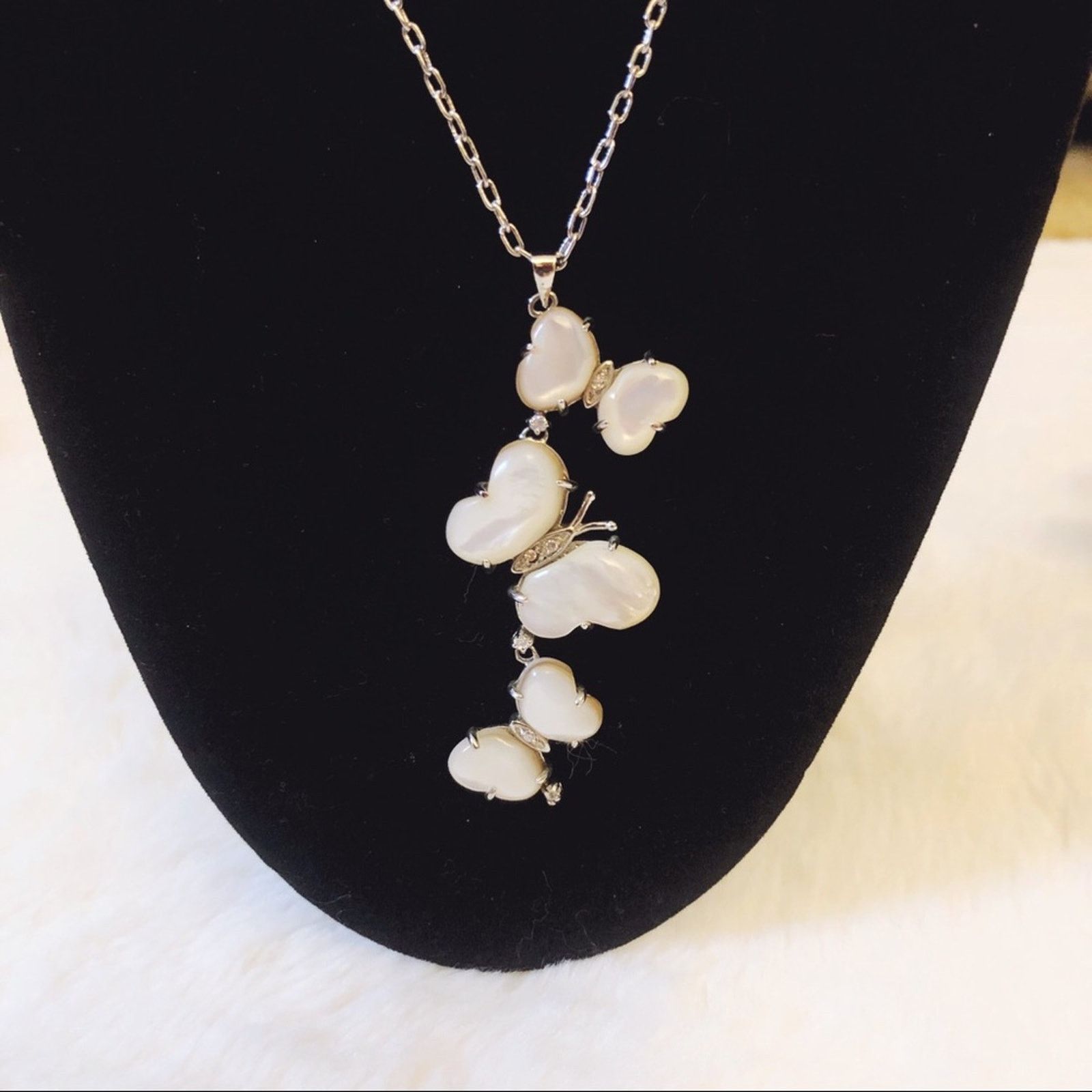 Other Silver Mother-of-Pearl Multi-Butterfly Pendant Necklace Size ONE SIZE - 3 Thumbnail