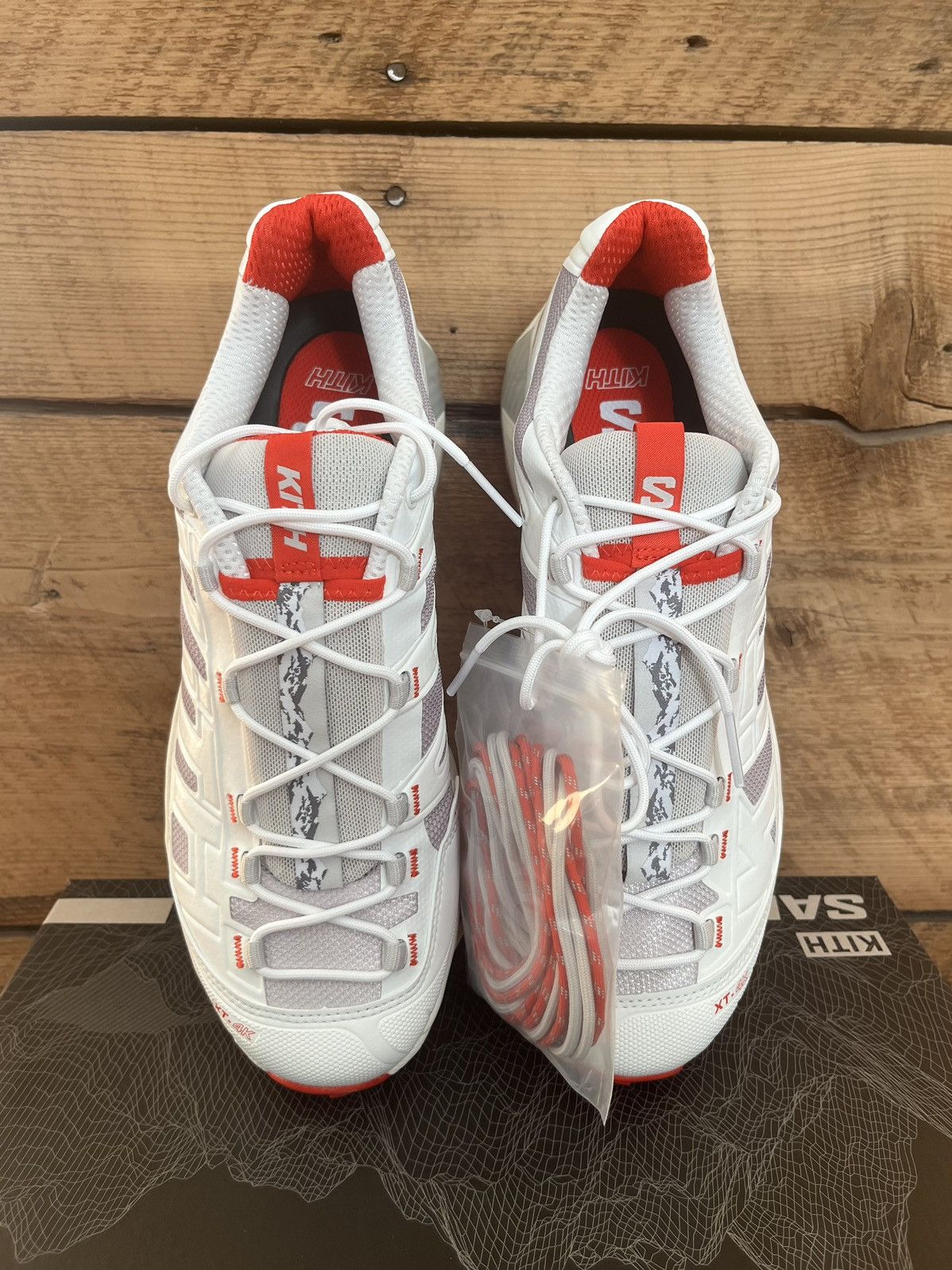 Kith × Salomon Salomon x Kith XT-4K Kithmas White Red L47771800 Size US 9.5 / EU 42-43 - 7 Thumbnail