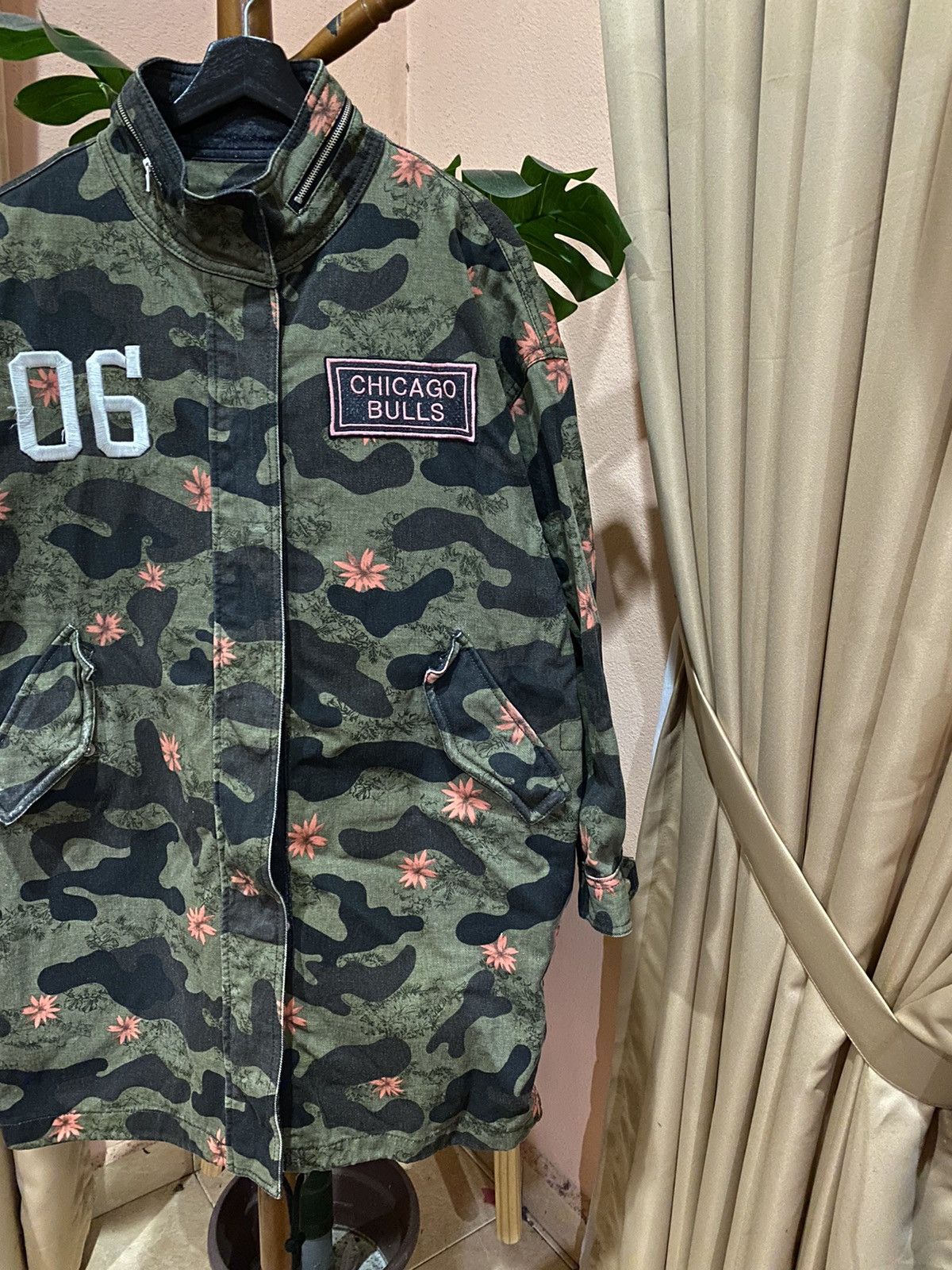 NBA NBA Chicago Bulls Camo Floral Long Jacket – Streetwear Size US S / EU 44-46 / 1 - 4 Thumbnail