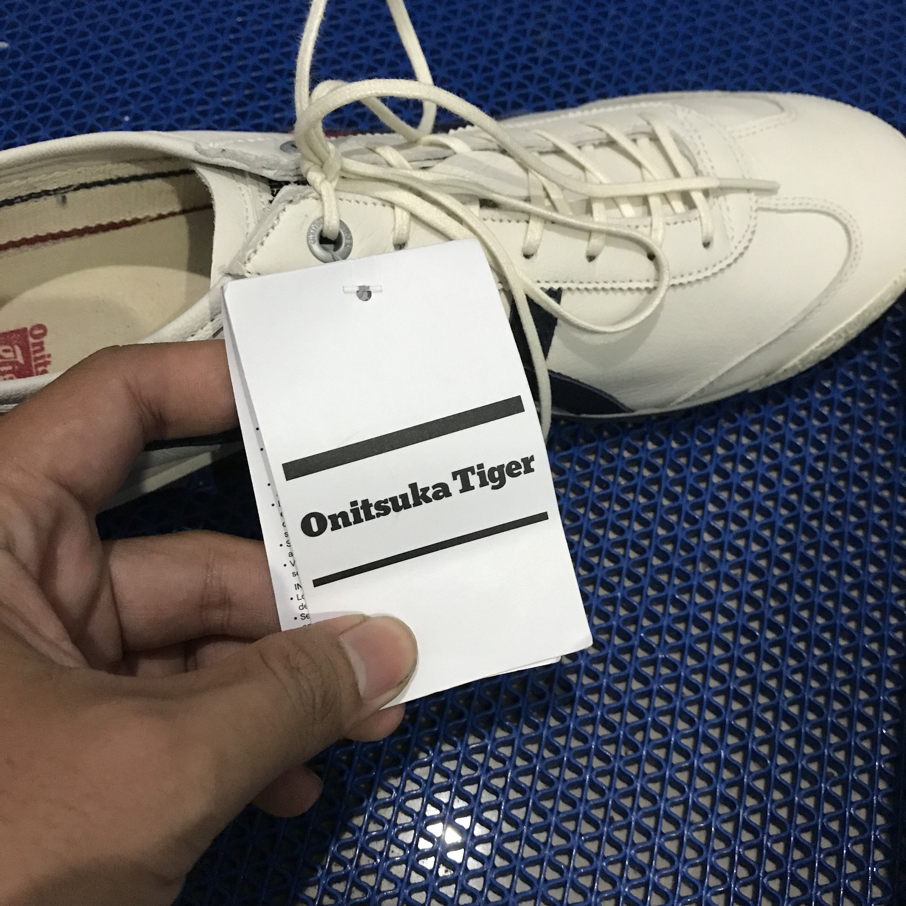 Onitsuka Tiger Onitsuka Tiger Cream peacoat Leather red and navy line Size US 10 / EU 43 - 8 Thumbnail