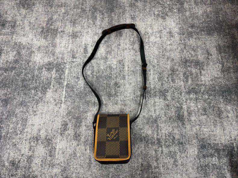 Louis Vuitton Louis Vuitton Co-branded presbyopic camera case bag Size ONE SIZE - 2 Thumbnail